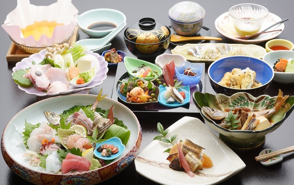 季節の天然魚介類会席　【部屋夕食または個室】