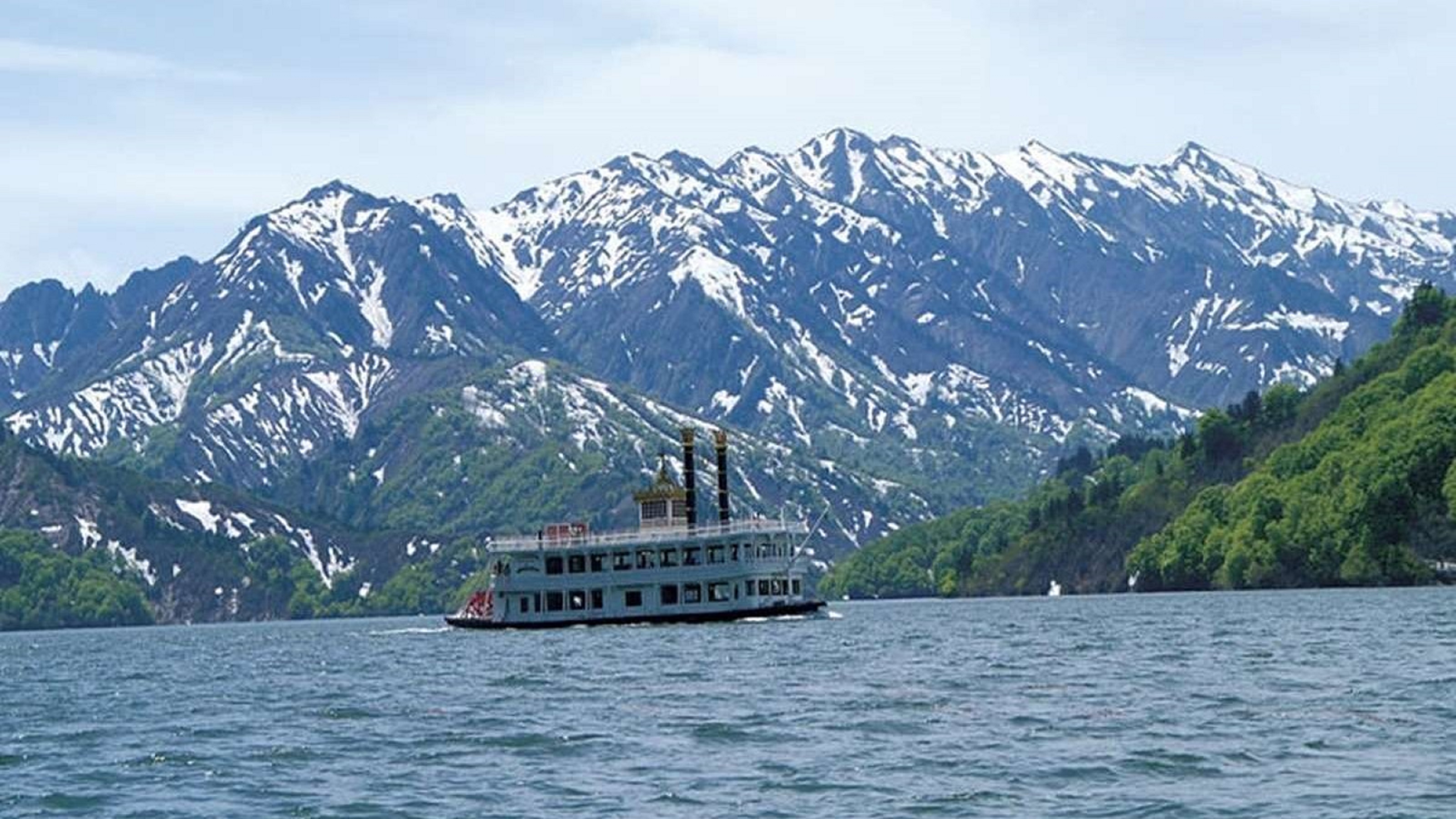 奥只見湖遊覧船。北欧のような絶景をご覧いたけます