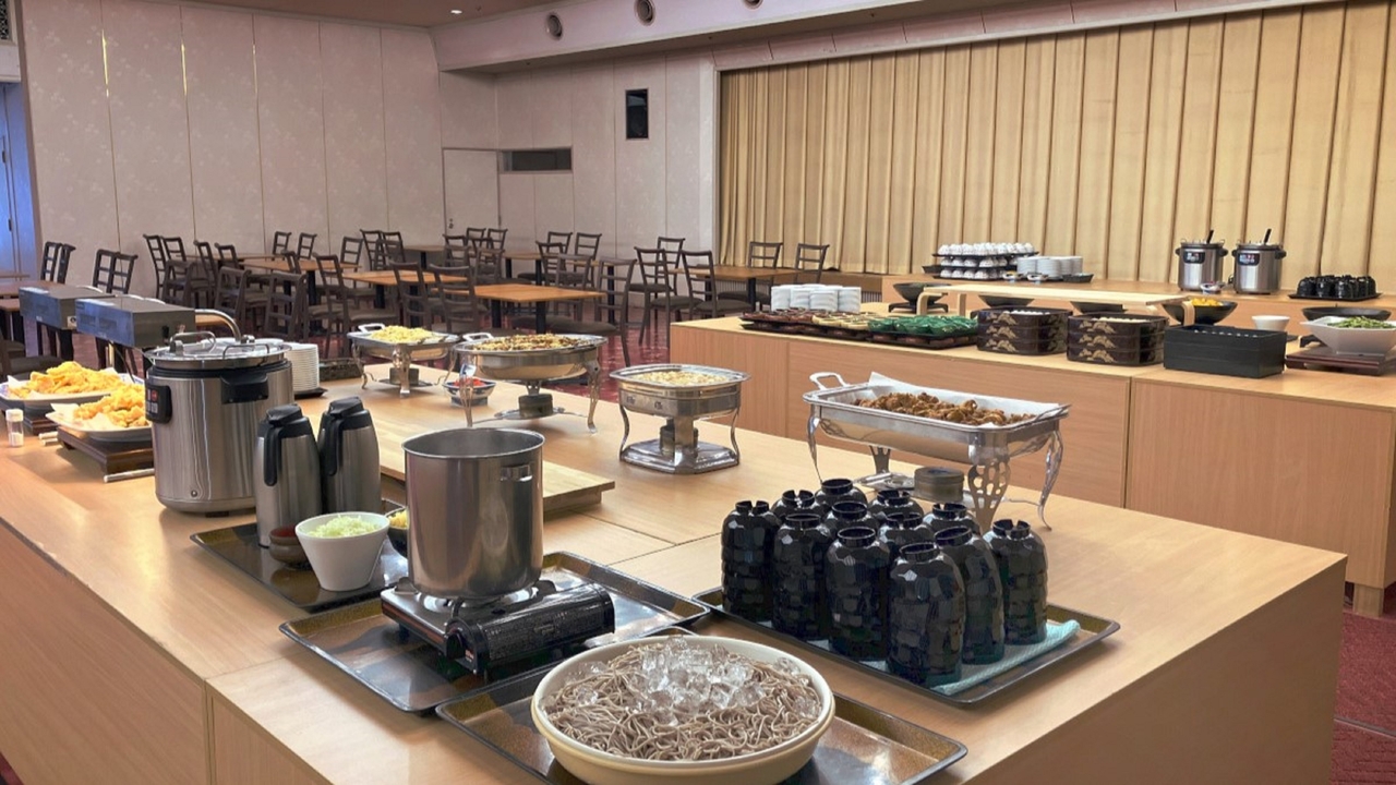 ホテル湯元の夕食バイキング会場