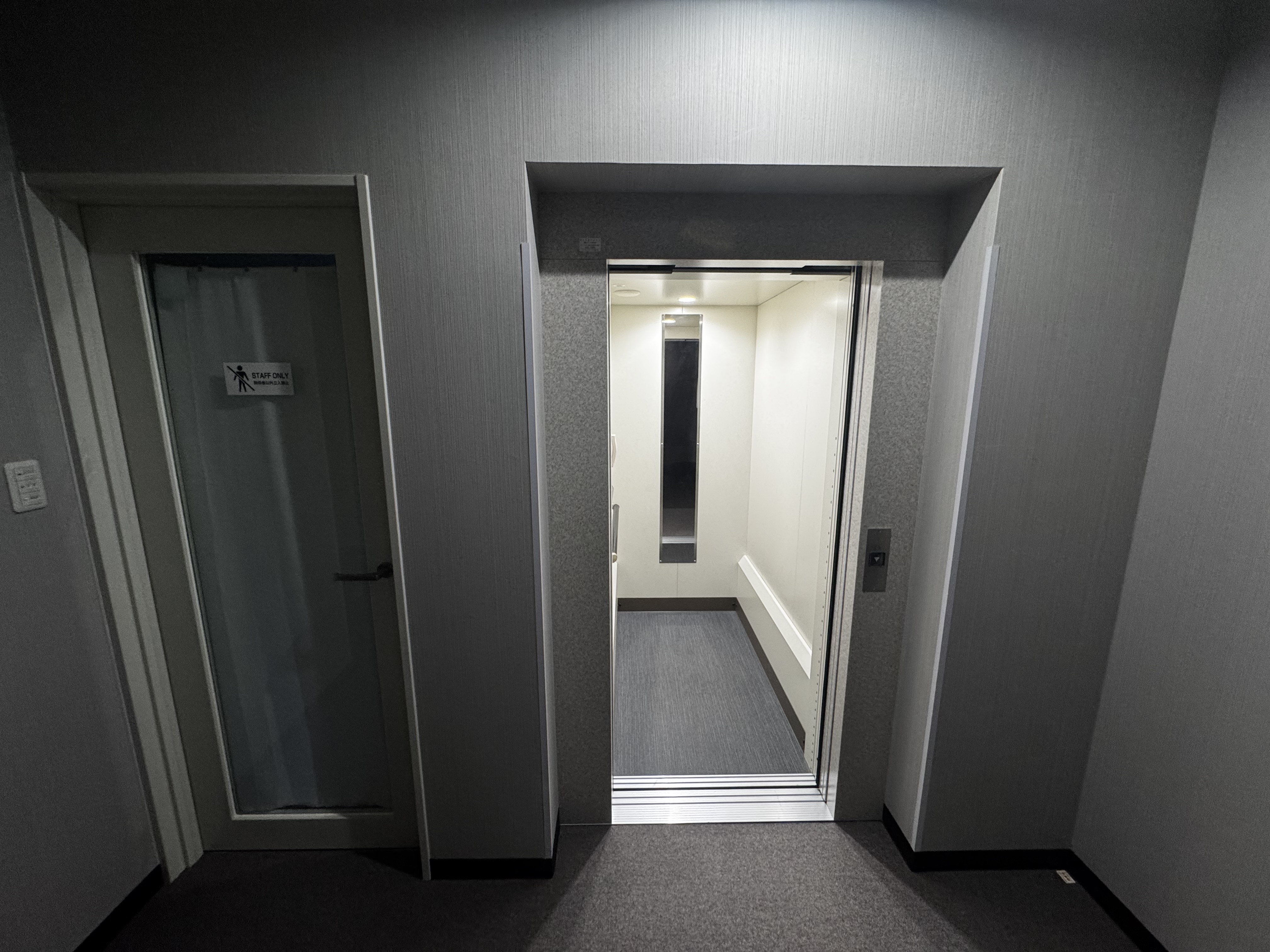 2階エレベーター