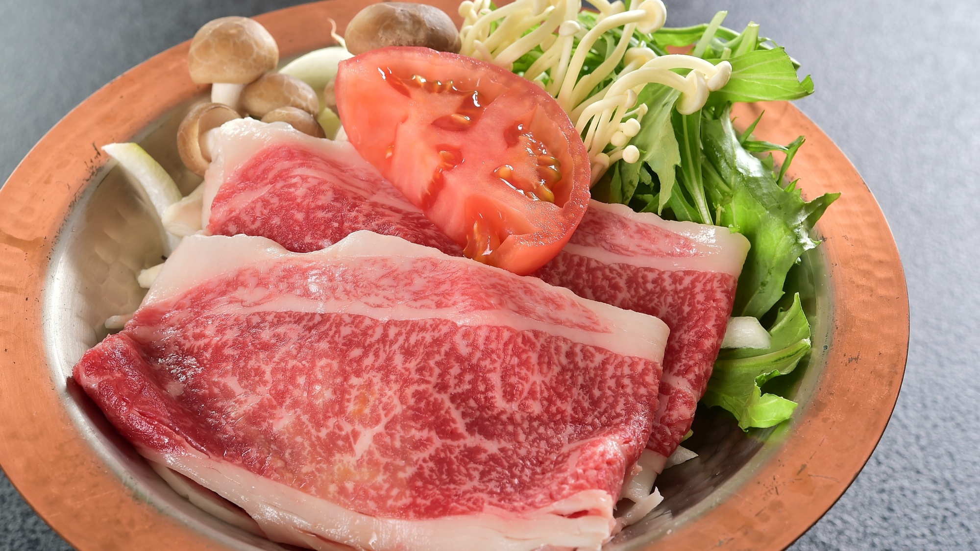 ご夕食／鍋：信州プレミアム牛のトマトすき焼き ※イメージ