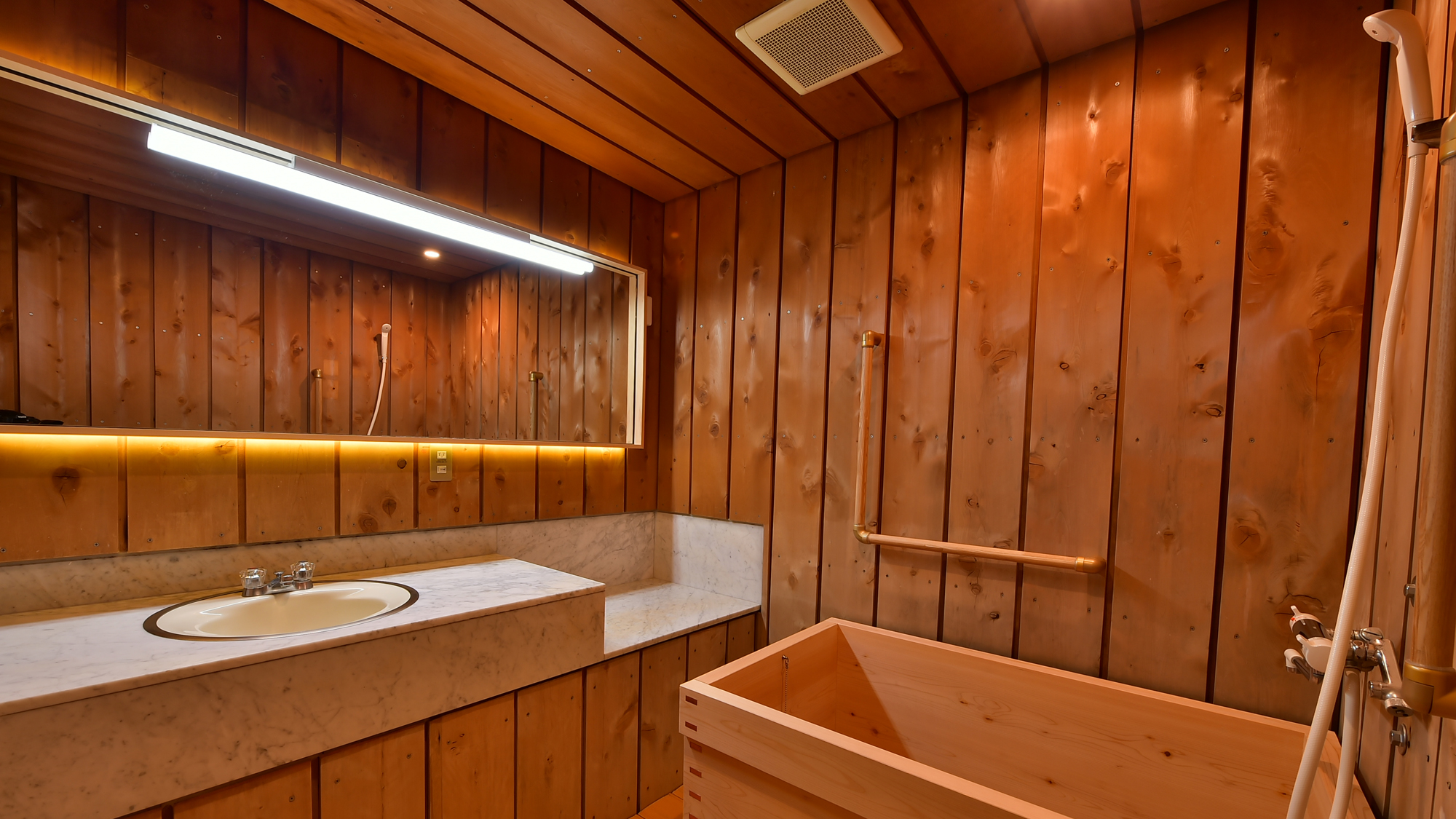 和洋室［2ベッド+畳スペース］の内風呂