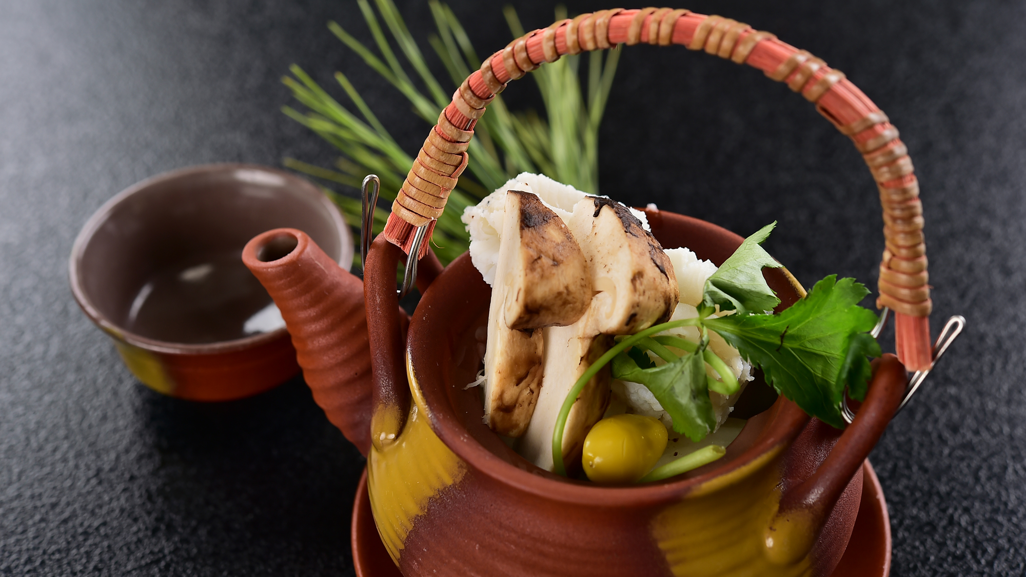 期間限定「松茸料理三種」贅沢秋松茸会席　土瓶蒸し