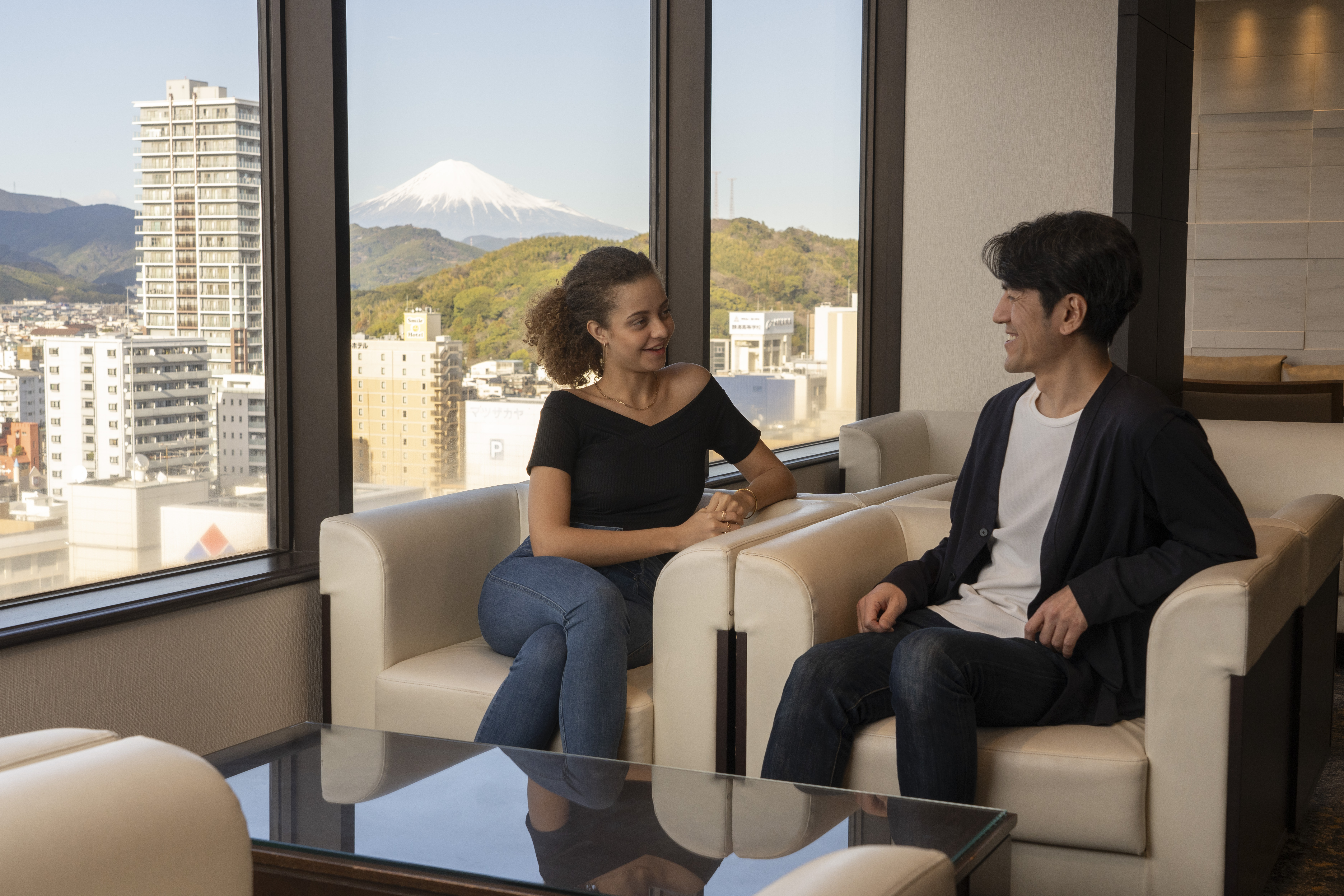 最上階ロビーから富士山がご覧いただけます。