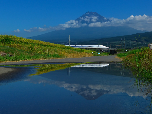 夏イメージ（新幹線・富士山）