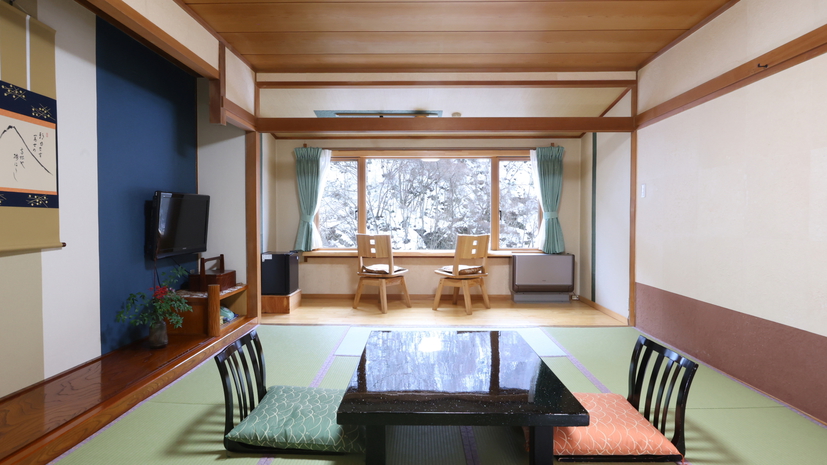 【本館・和室10畳】松川渓谷側のお部屋。