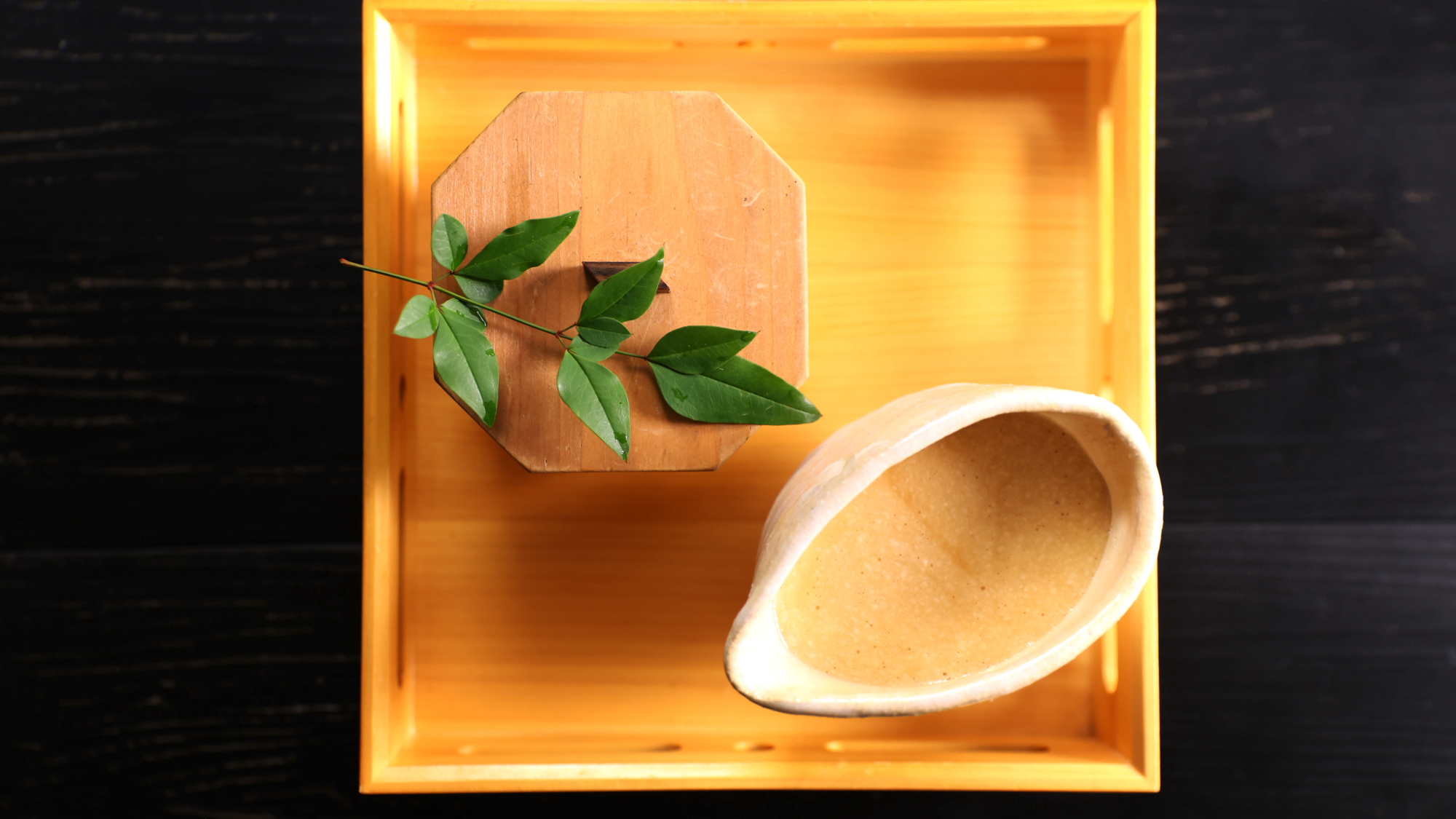 〆は特製とろろご飯。ほかほかご飯にかけてお召し上がりください。