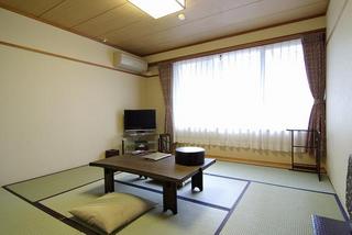 ２階　鳴滝の間(定員３名）