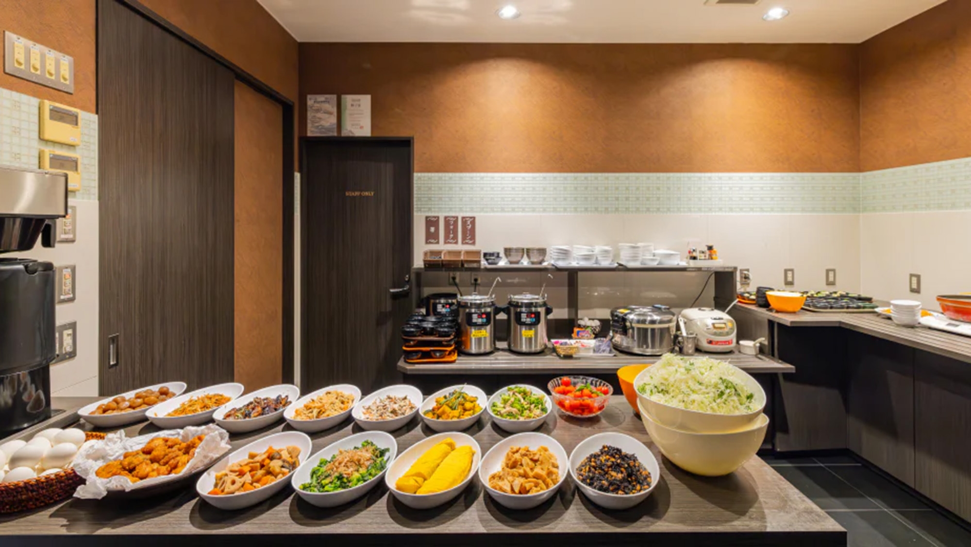 【Aカード・ポイント10％】★バイキング朝食⇒無料＆ミネラルウォーター付★