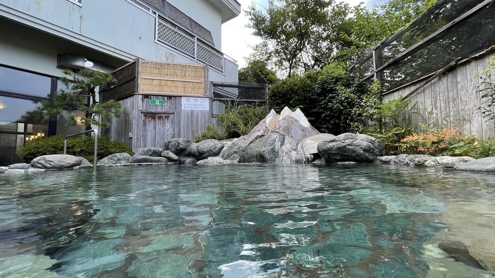 【夏季限定★避暑＆サ活】プール・温泉・サウナ券付き！海抜約340mの高台で涼やか素泊まりステイ♪