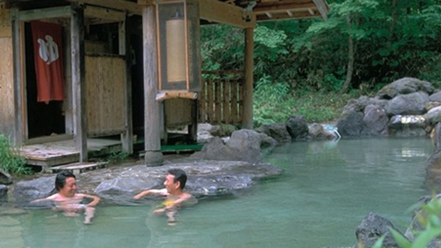 《蟹場温泉》付近の沢に蟹が多く住んでいたことから「蟹場」と名付られました。