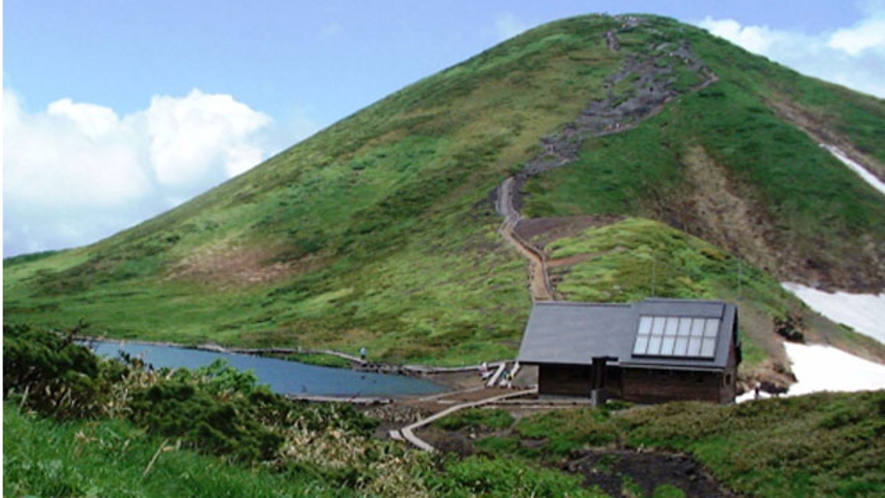 秋田駒ヶ岳　十和田八幡平国立公園の南端。標高1,637m高山植物の豊富　登山入口迄公共バスで約45分