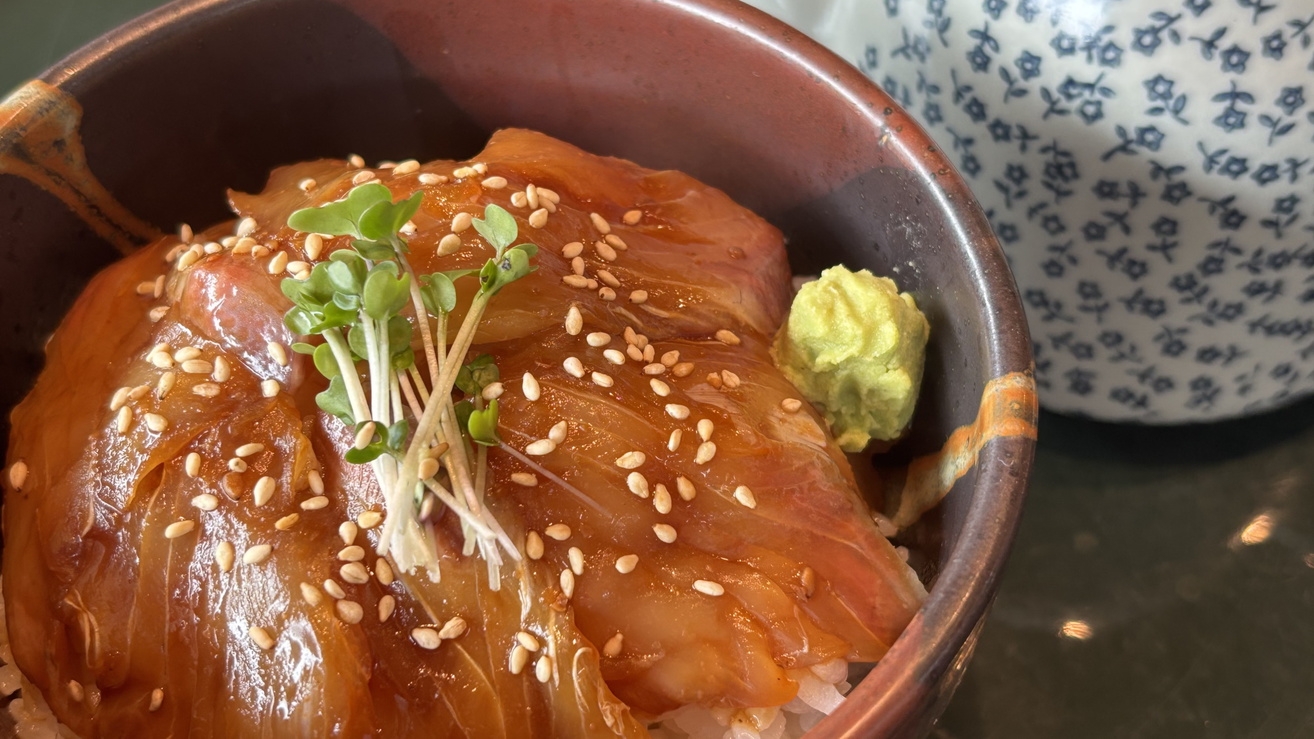 【期間限定】松浦 朝の和御膳「長崎産ヒラス漬け丼」ー〆は出汁茶漬けでー（朝食付きプラン）