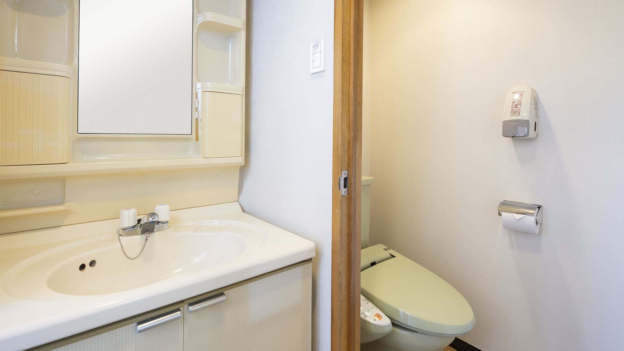 洗面所・トイレ和室(15帖) ※バス・トイレ別※