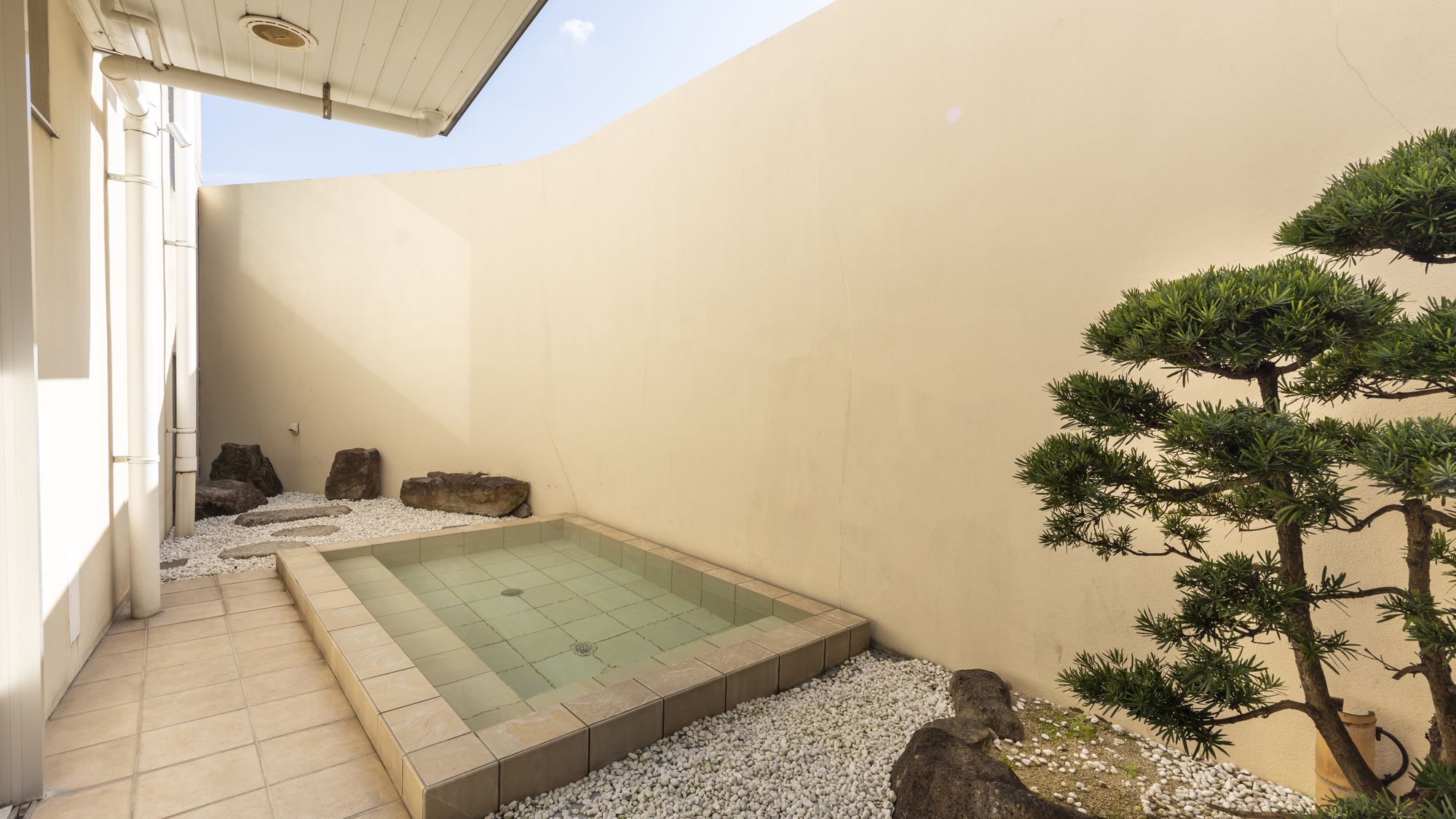 【まつらの湯】露天風呂(男性)