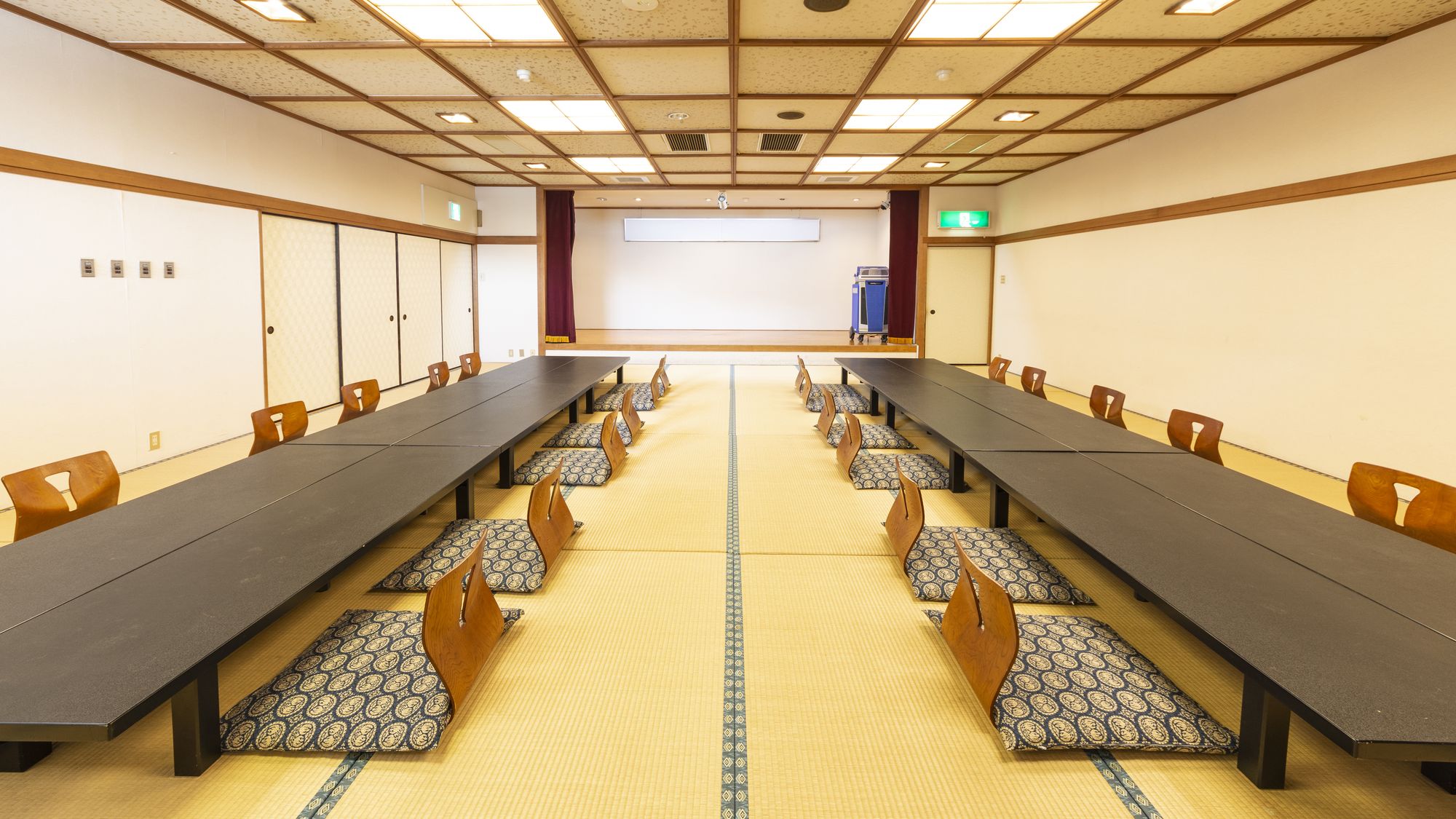 【宴会場】各種セミナー・ご宴会やご法要など人数・目的に応じて対応いたします。