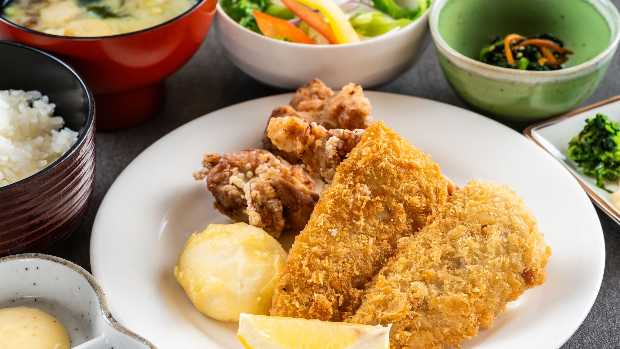 【ランチメニュー】アジフライと唐揚げ定食