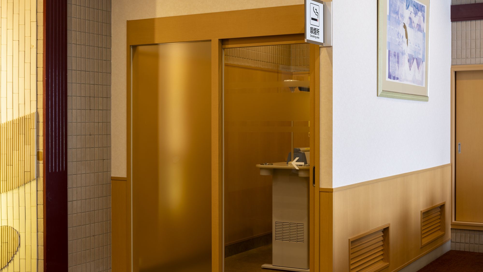 喫煙所（2階ロビー）