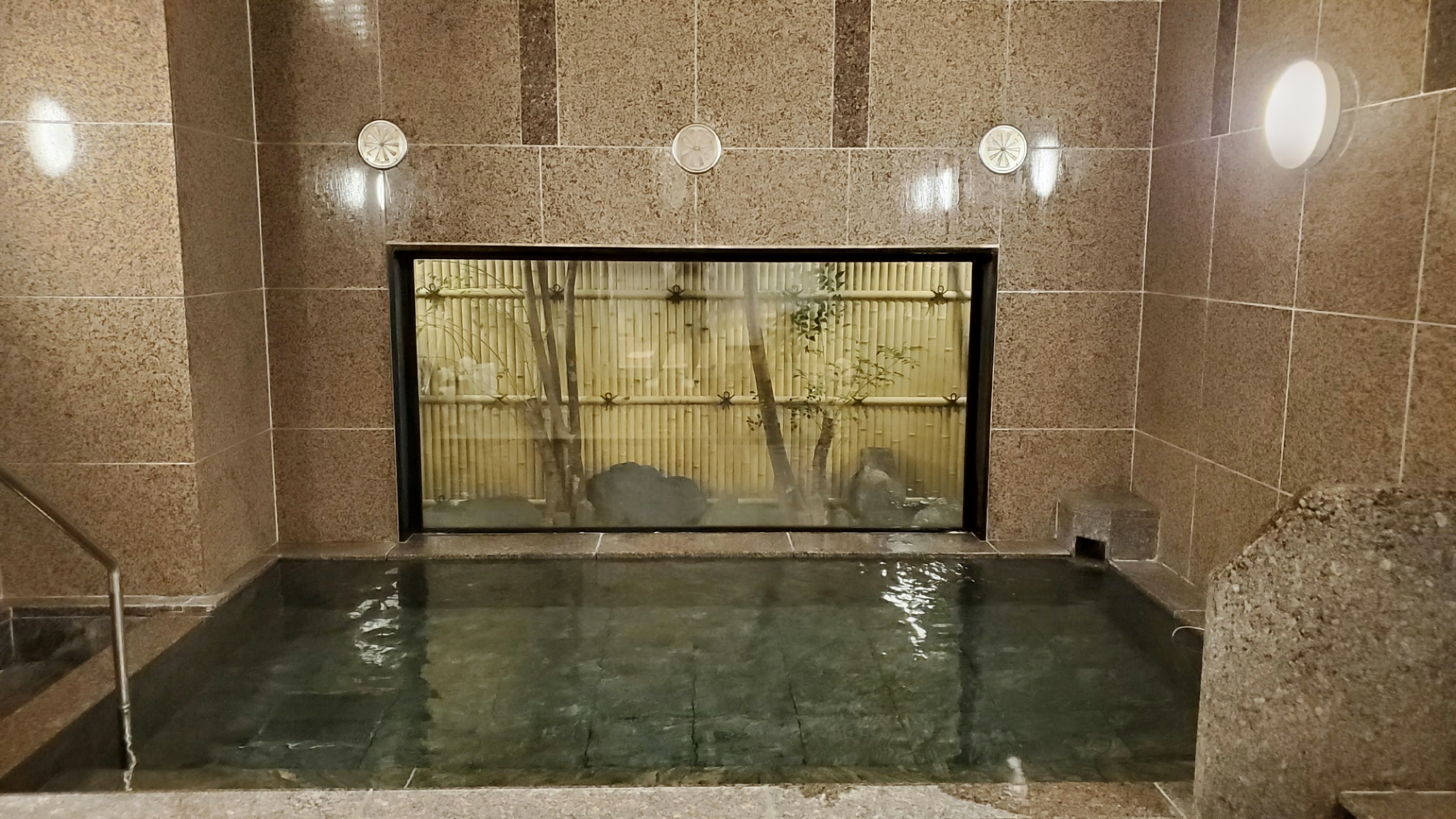 男性大浴場（湯船）