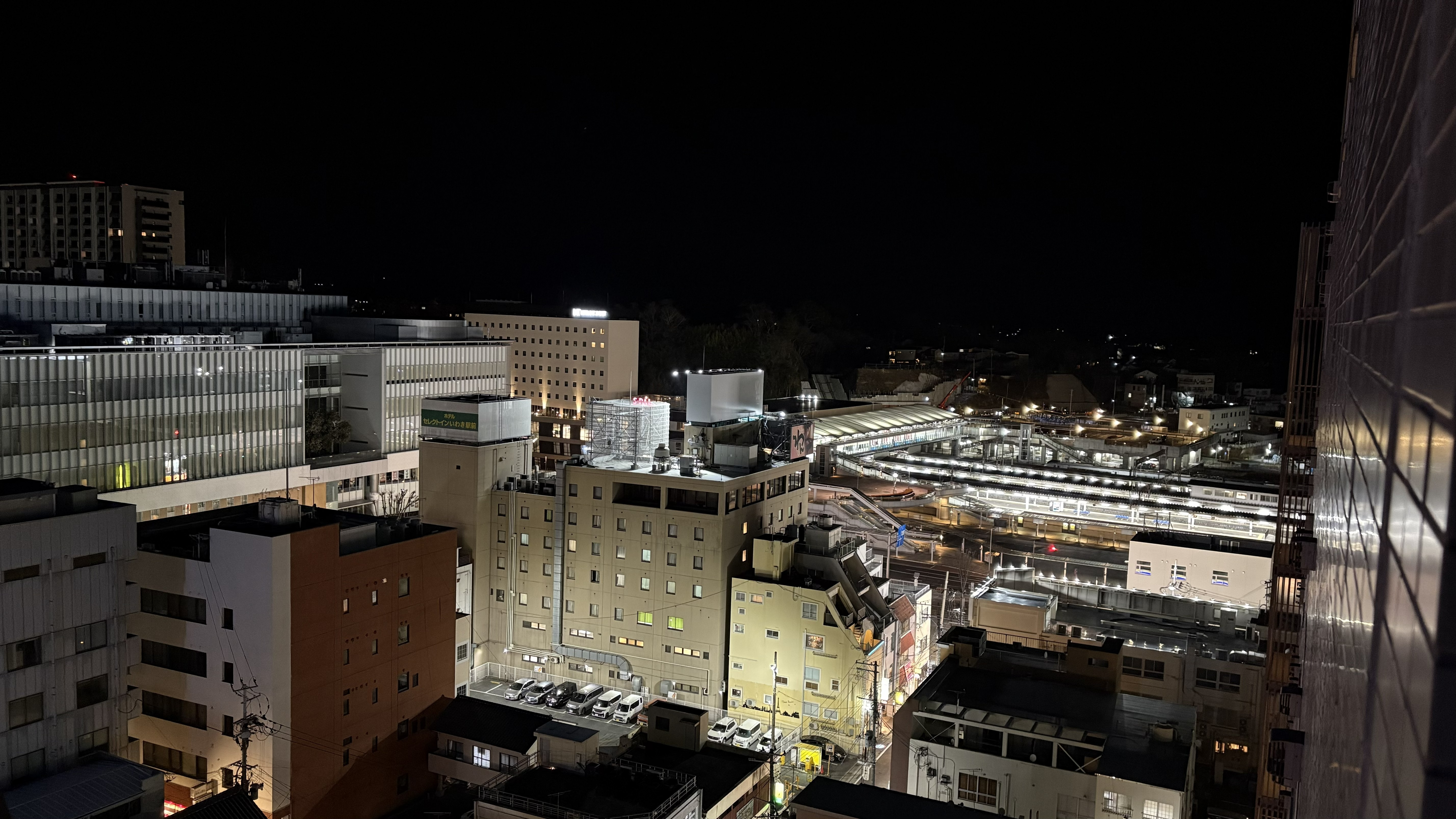 １４階リラクゼーションコーナーからのいわき駅前の夜景