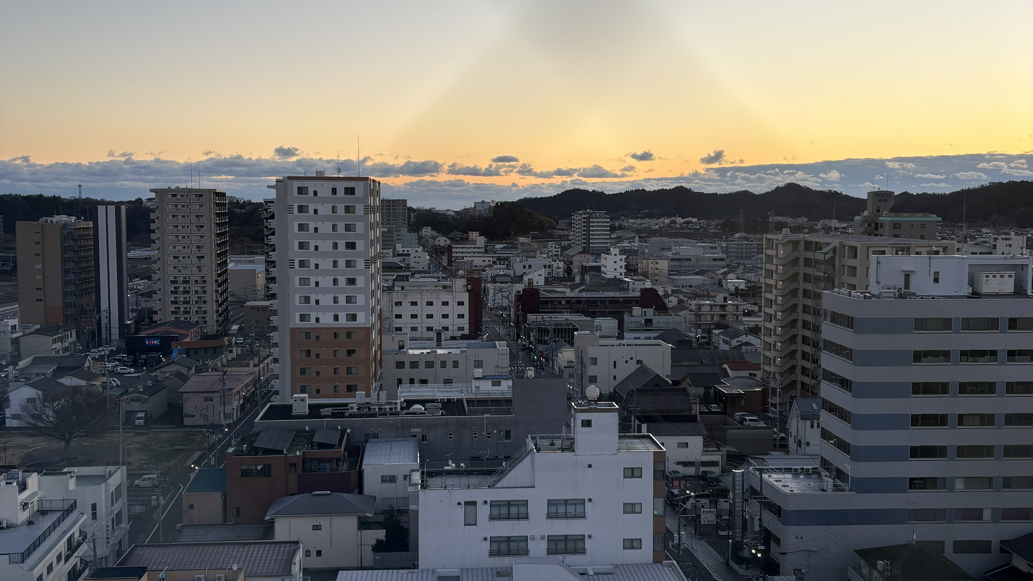 14階エレベーターホールよりの初日の出