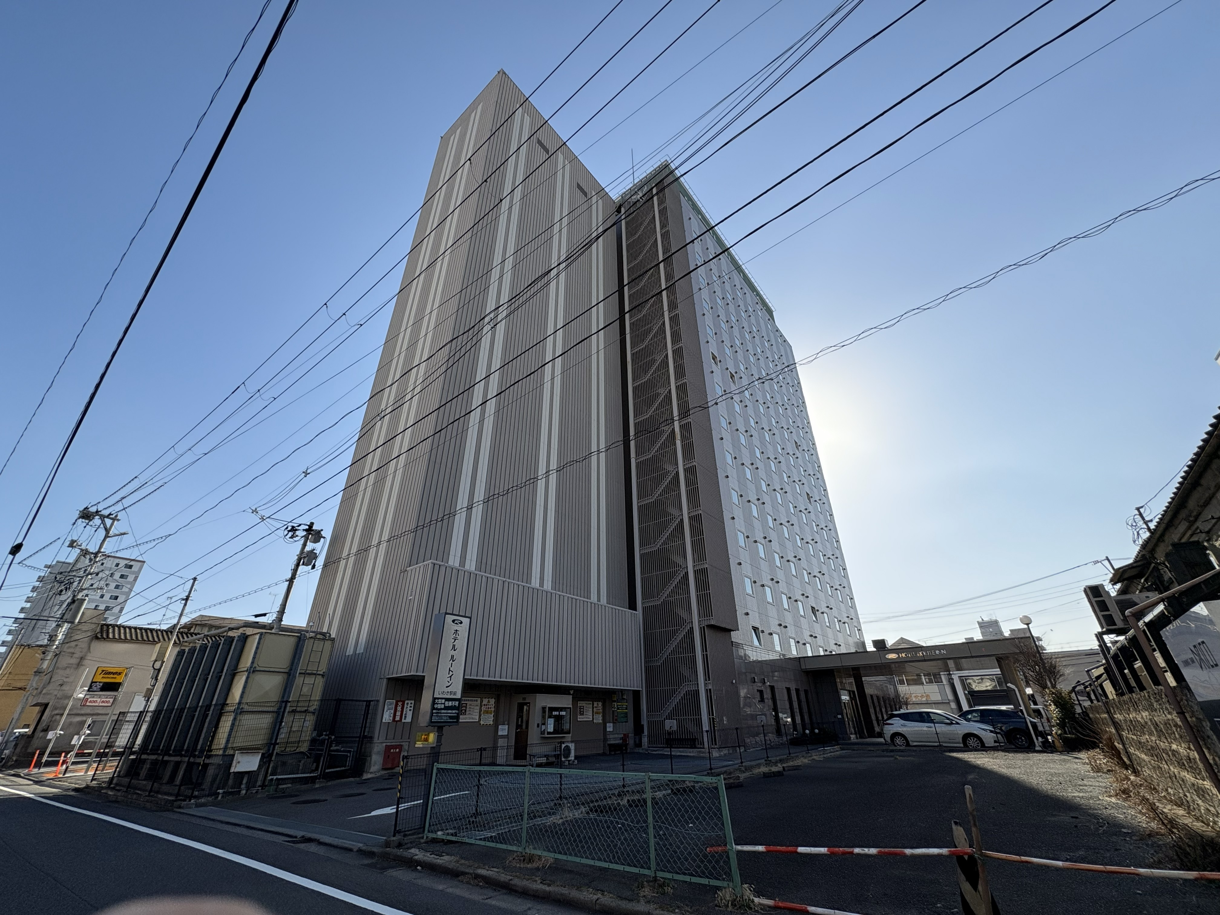 立体駐車場出口（左への一方通行です）