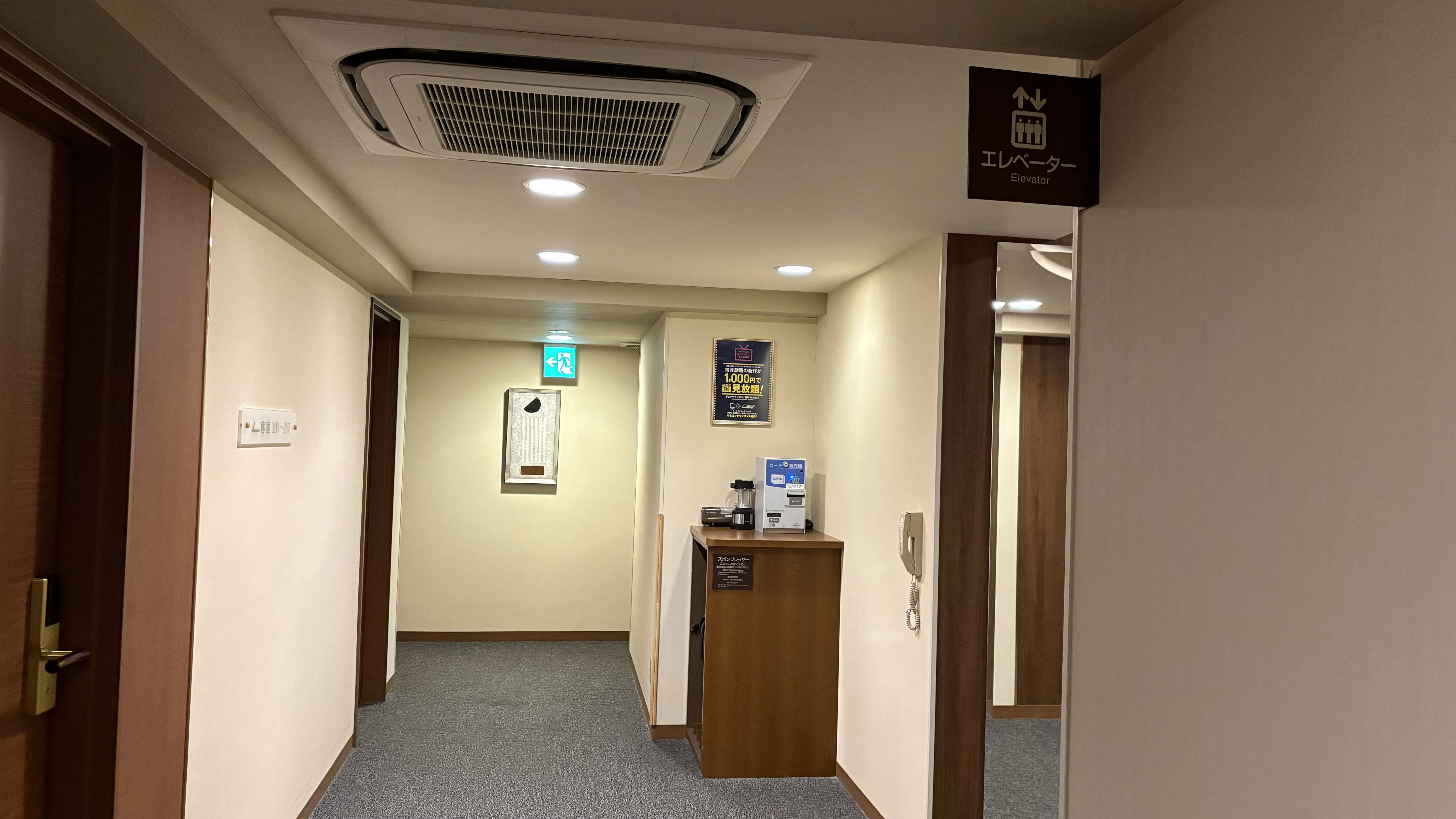 客室廊下　非常階段