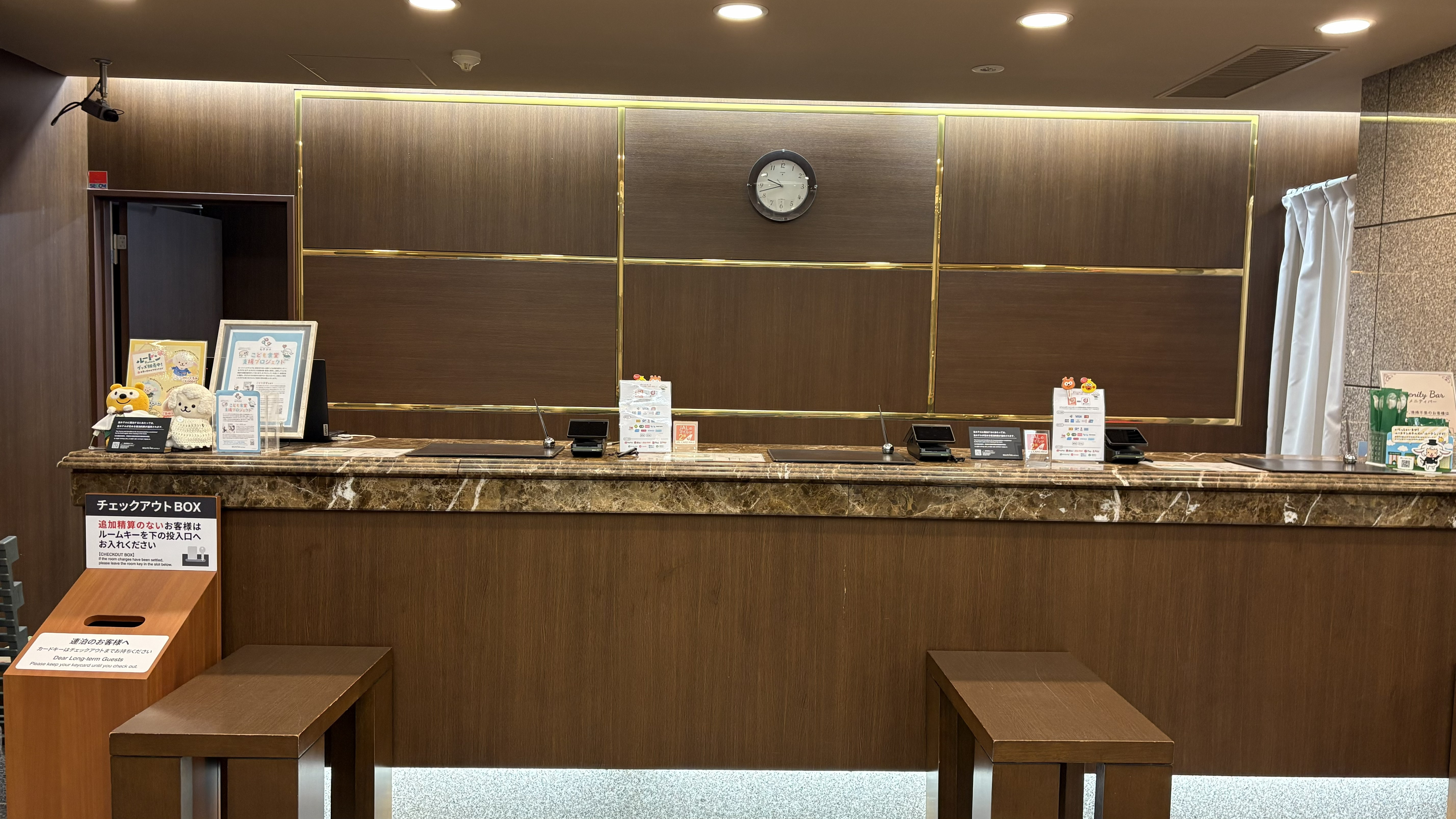 フロントカウンター