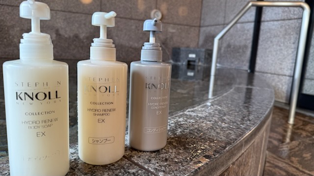 女性浴場のみに入っているスティーブンノル製のボディーソープ・シャンプー・コンディショナーです