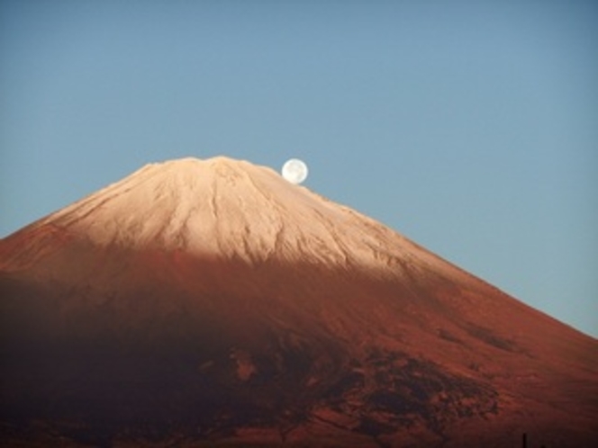 月と朝富士