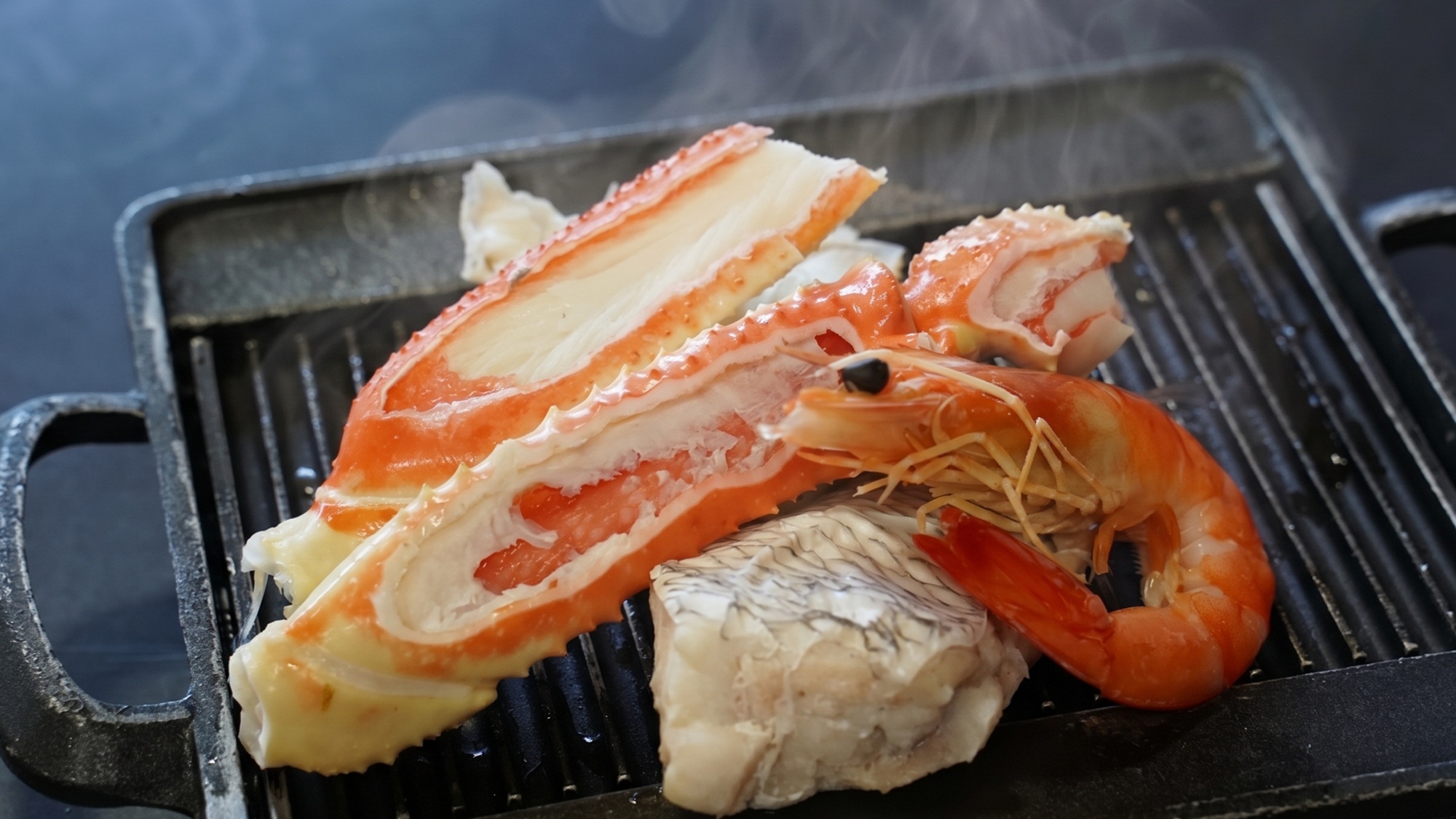【夕食満足プラン】カニ付き海鮮焼＆メインは3択（牛ステーキ・牛すき焼き・牛しゃぶ）から選択可能♪