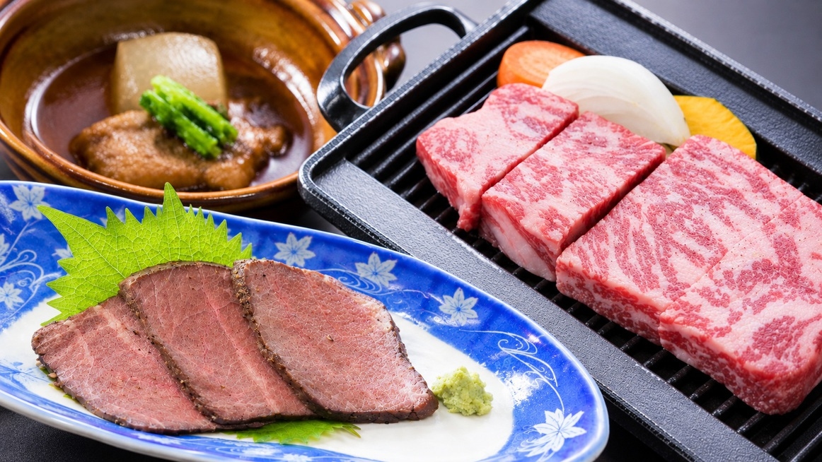 【牛づくしプラン】 ≪牛ステーキ、牛たたき、牛煮込み≫ がついた会席料理を堪能