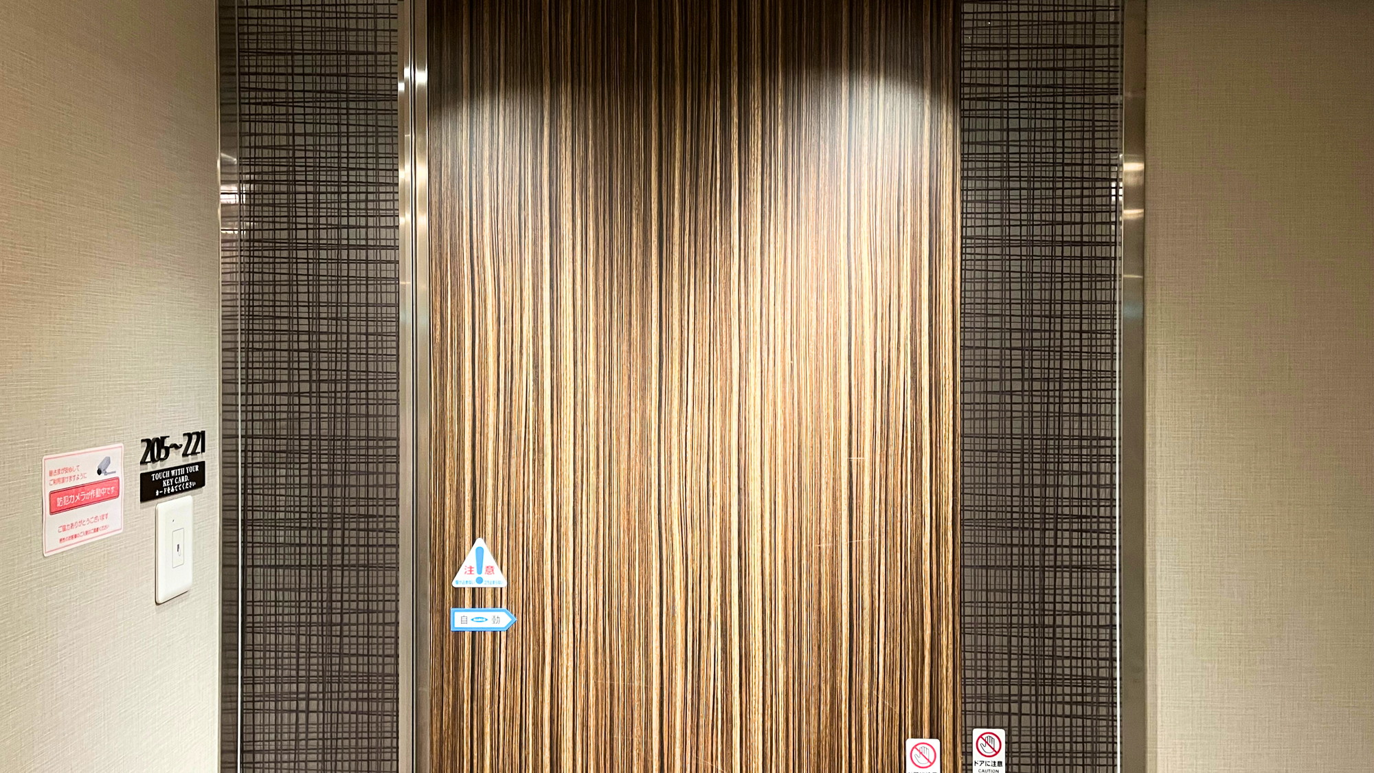 レディースルーム入口ドア