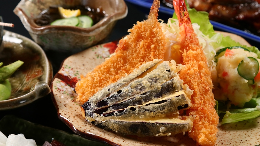 ある日の夕食の一例〇野菜と海鮮フライ