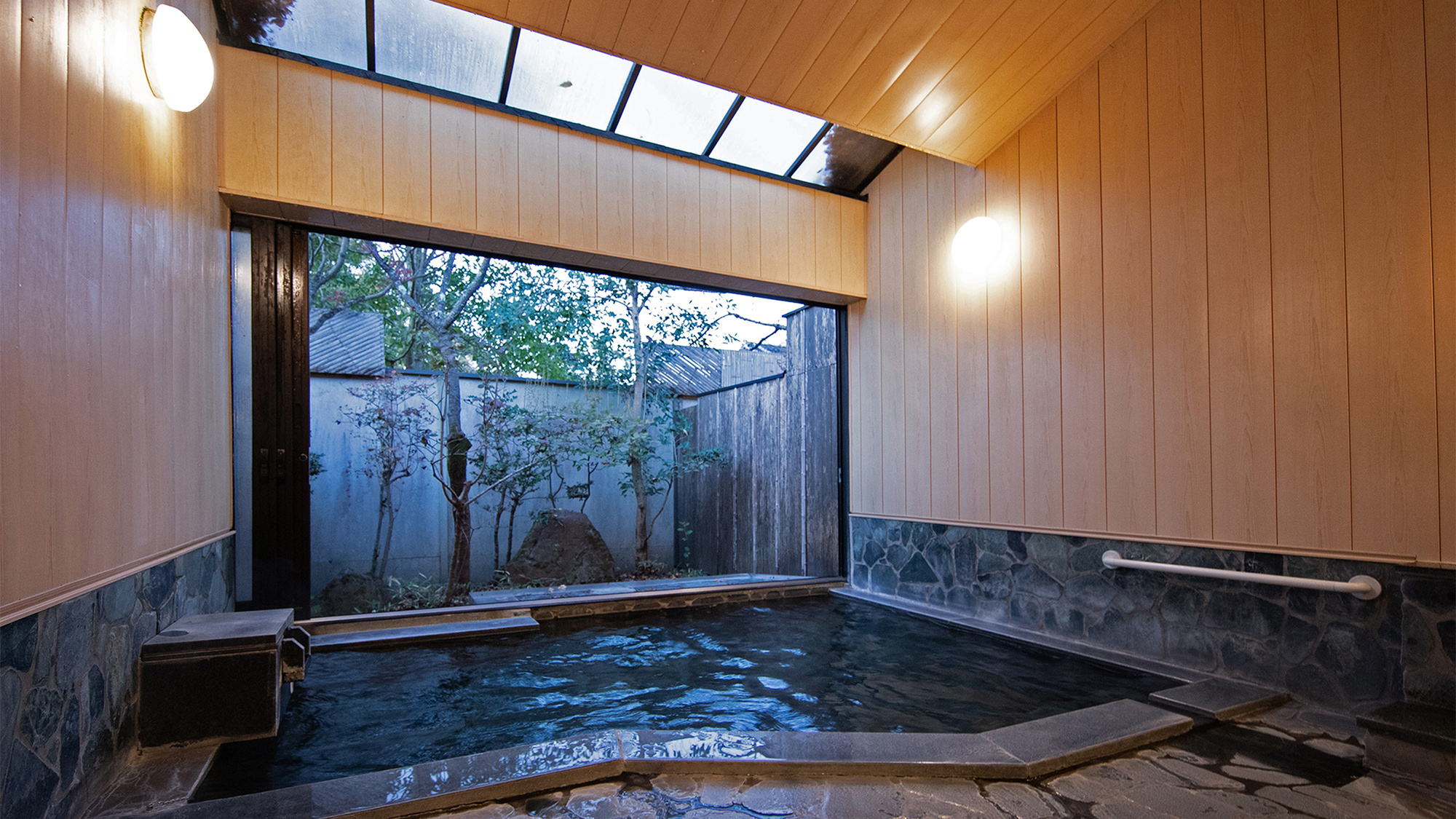 温泉掛け流し大浴場