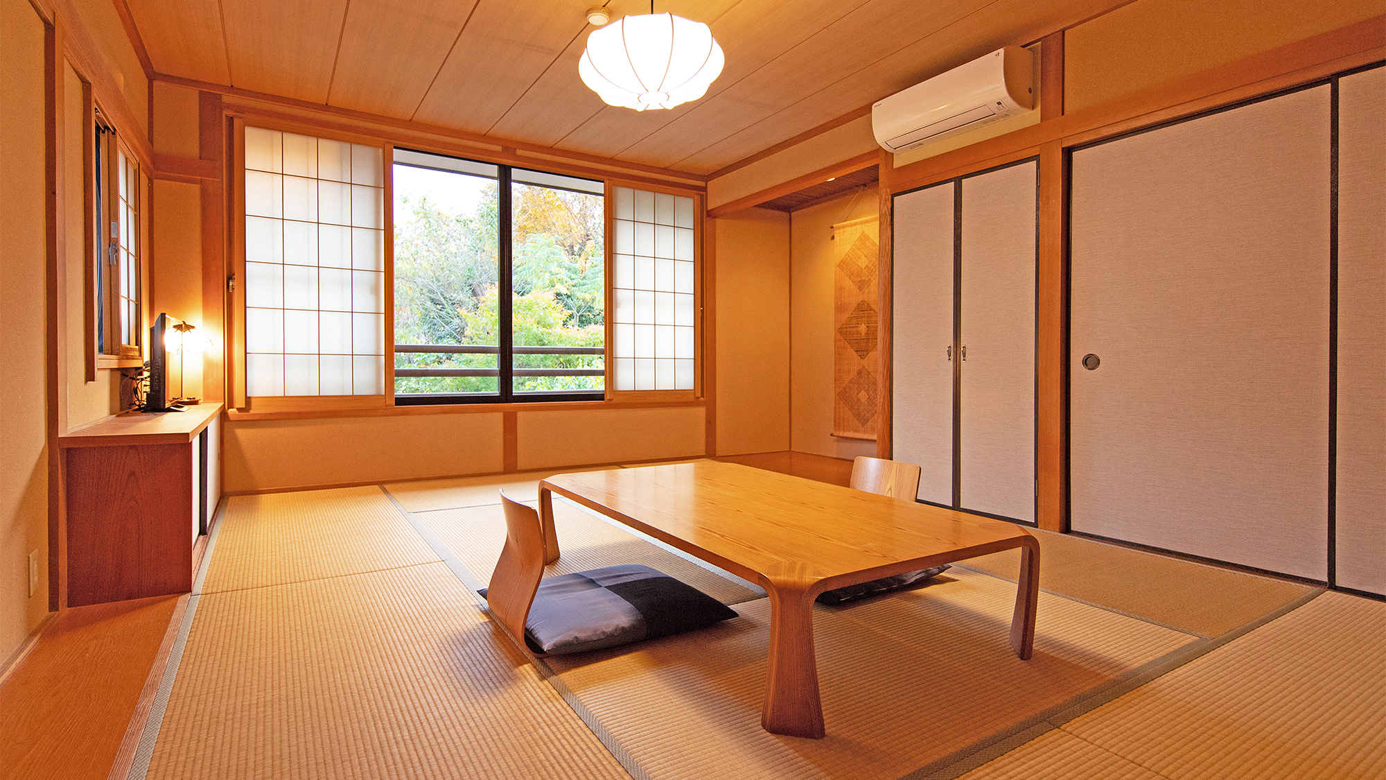 本館和室10畳（トイレ付バスなし）※階段あり