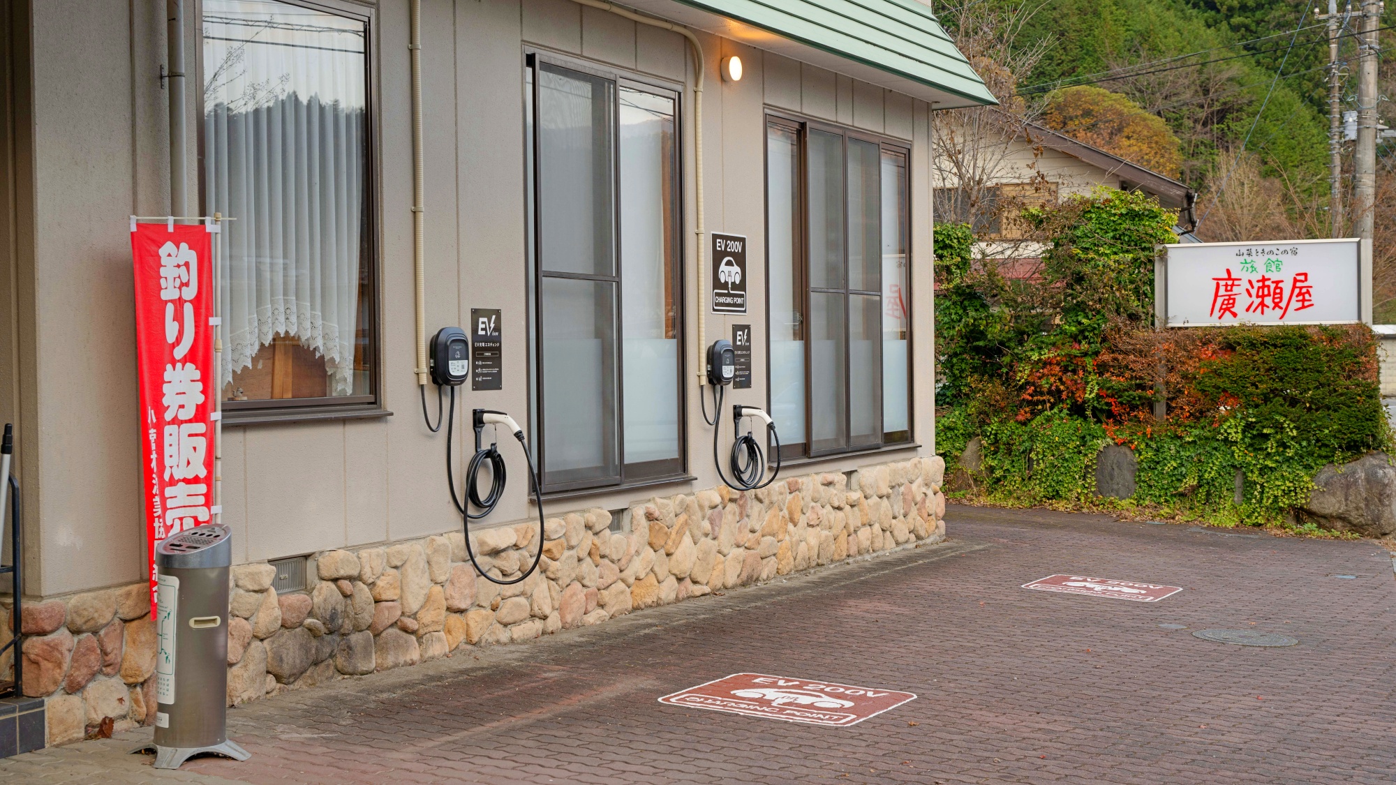 *EVスタンド（EVエネチェンジ）同時に3台給電が可能です。