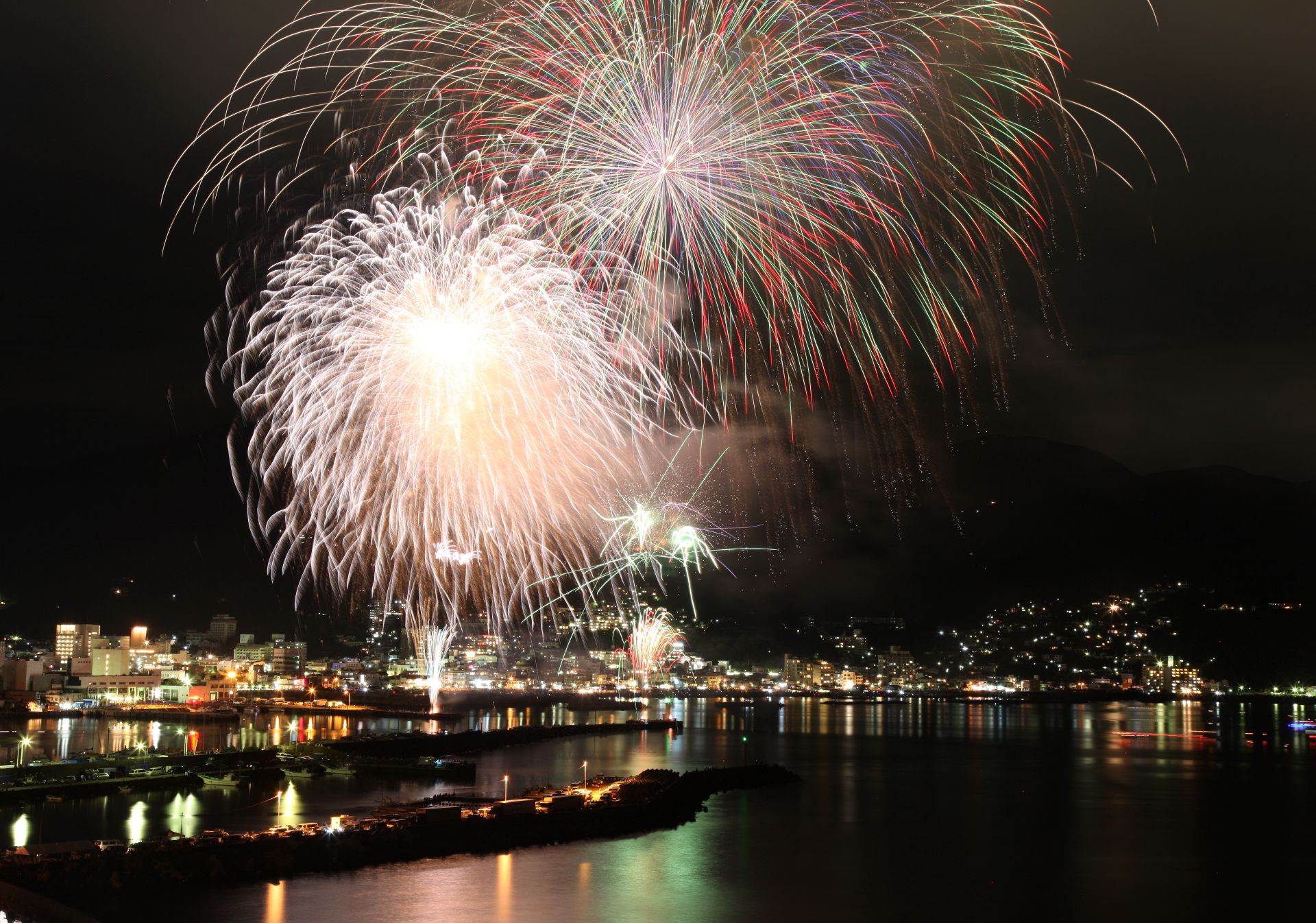 花火三昧な伊東の夏開幕です！