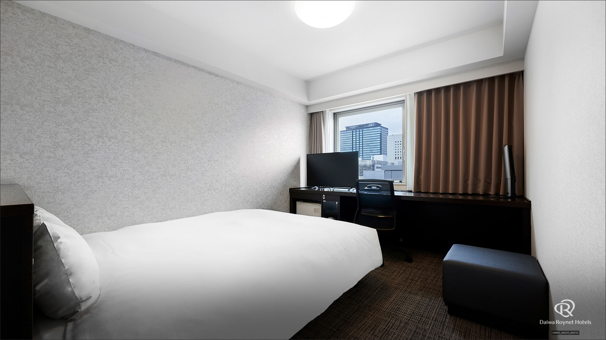 【スタンダードルーム】18㎡ / 154cm幅のベッド1台 / いろいろなレイアウトがございます