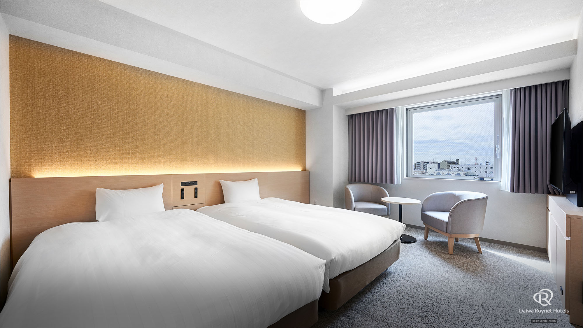 【ハリウッドツインルーム】26㎡ / 122cm幅のベッドを2台設置