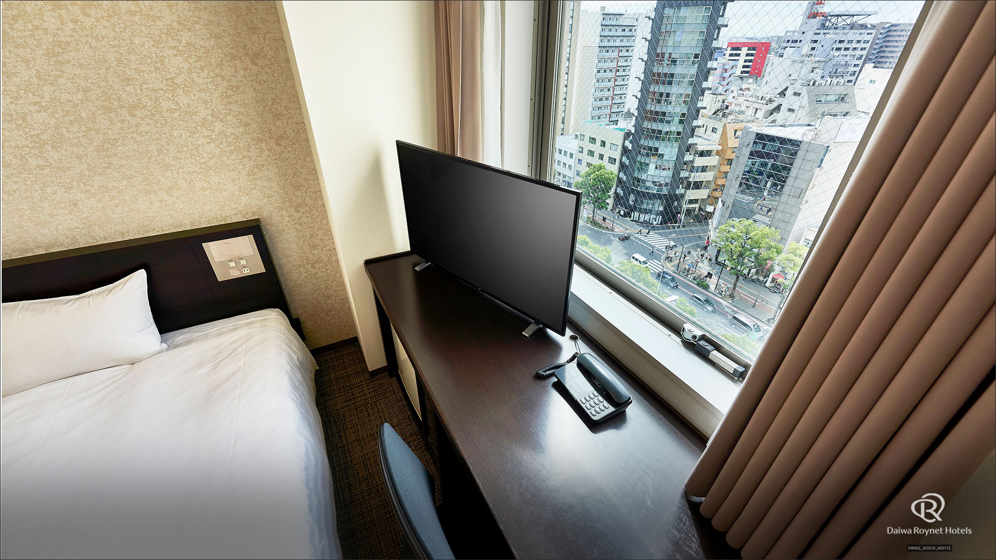 【スタンダードルーム】18㎡ / 154cm幅のベッド1台 / いろいろなレイアウトがございます