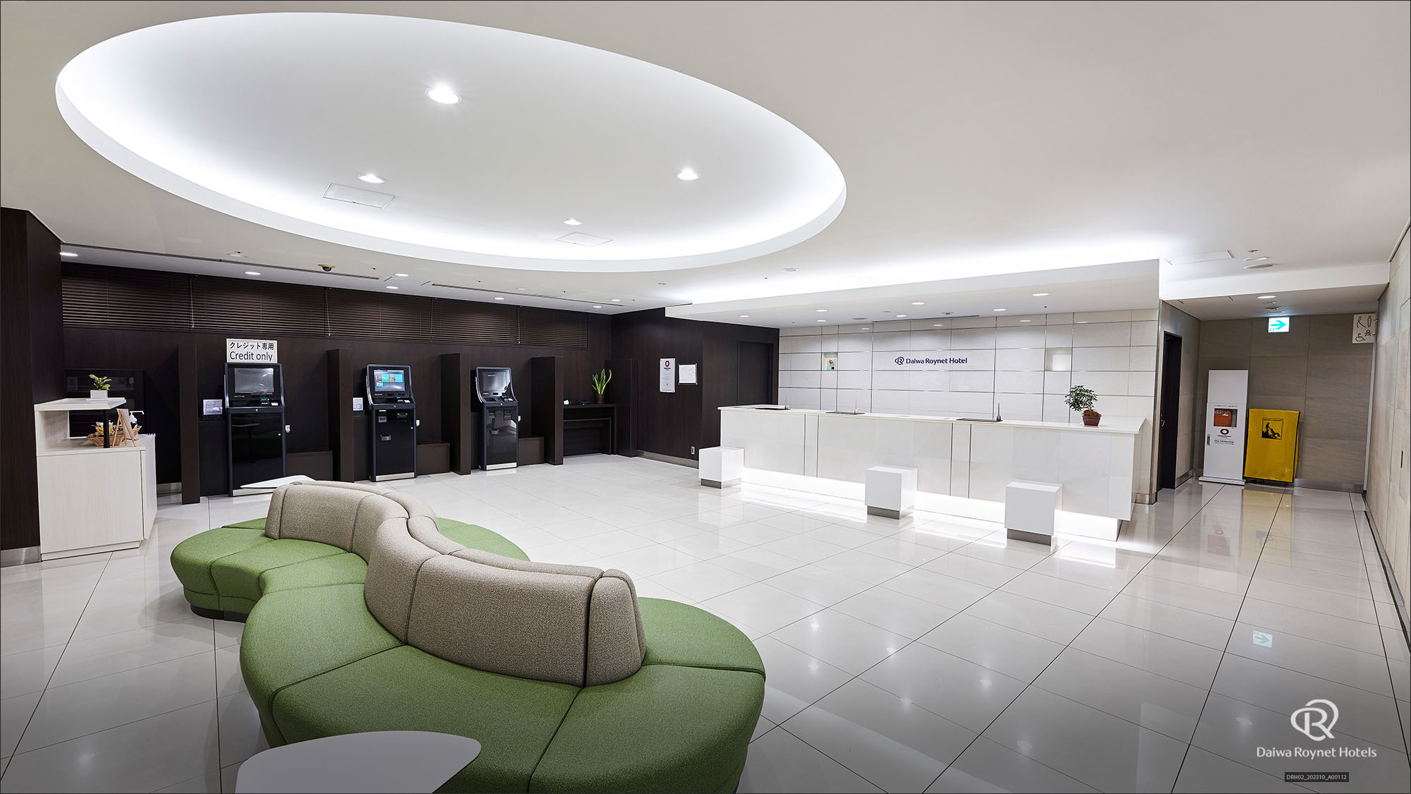 【ロビー】明るく開放的なロビー