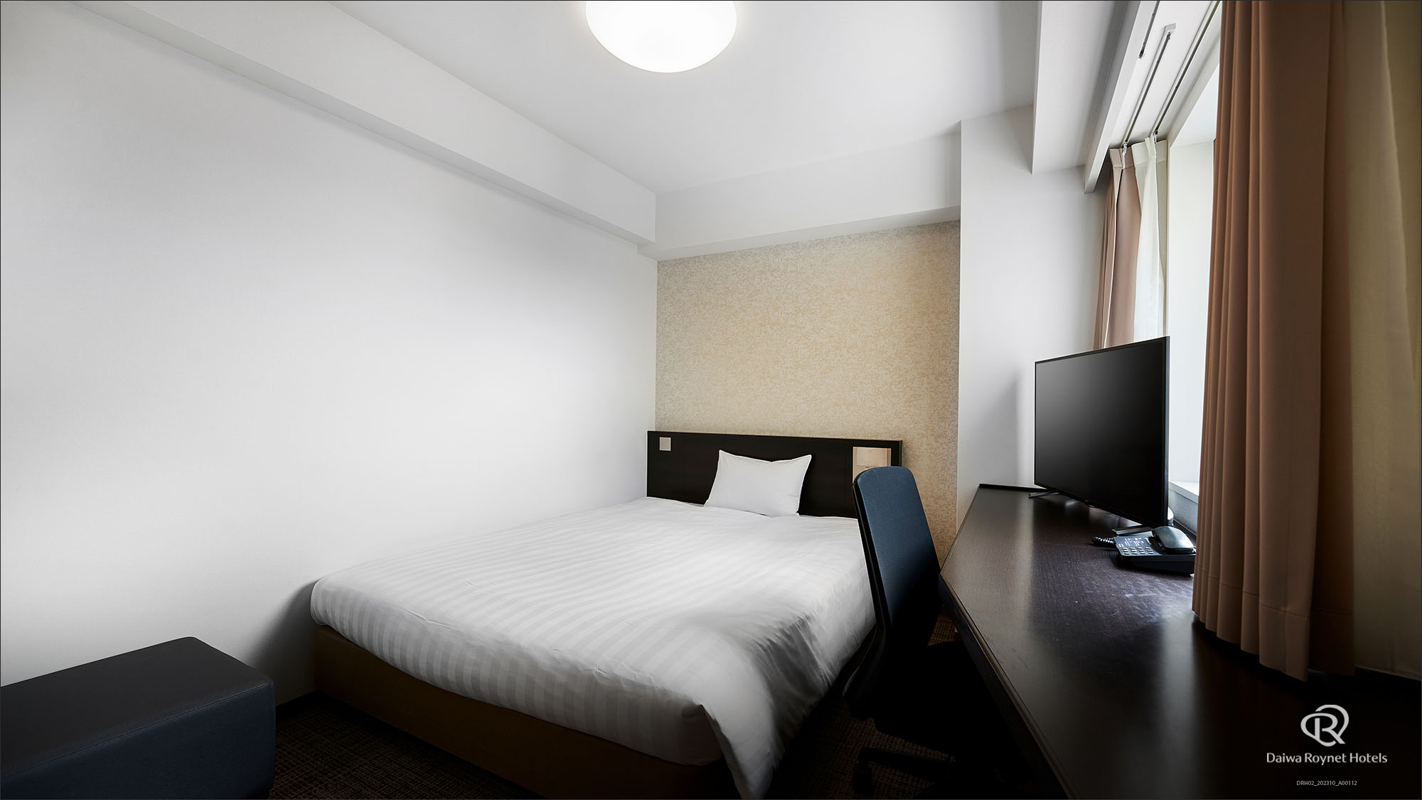 【スタンダードルーム】18㎡ / 154cm幅のベッド1台 / いろいろなレイアウトがございます