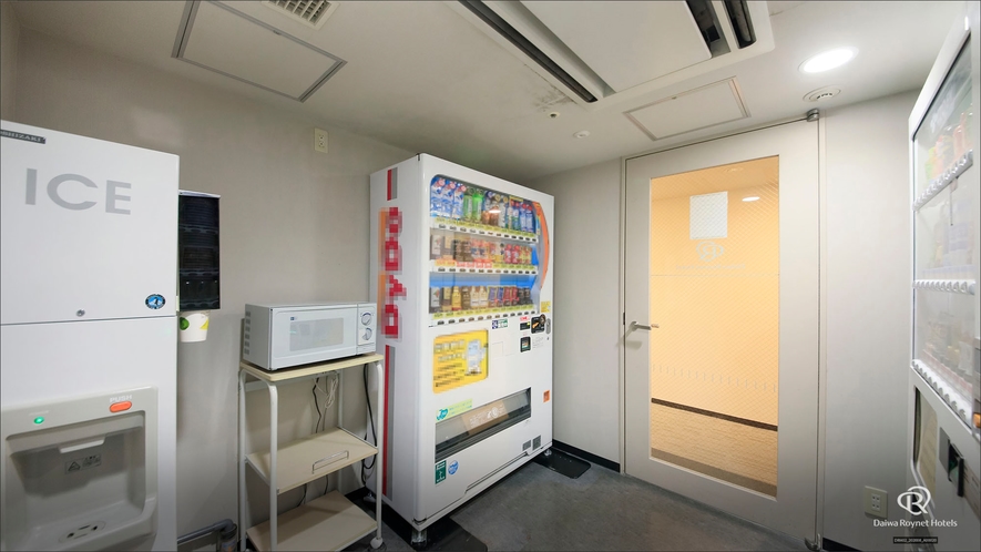 自動販売機と製氷機コーナー