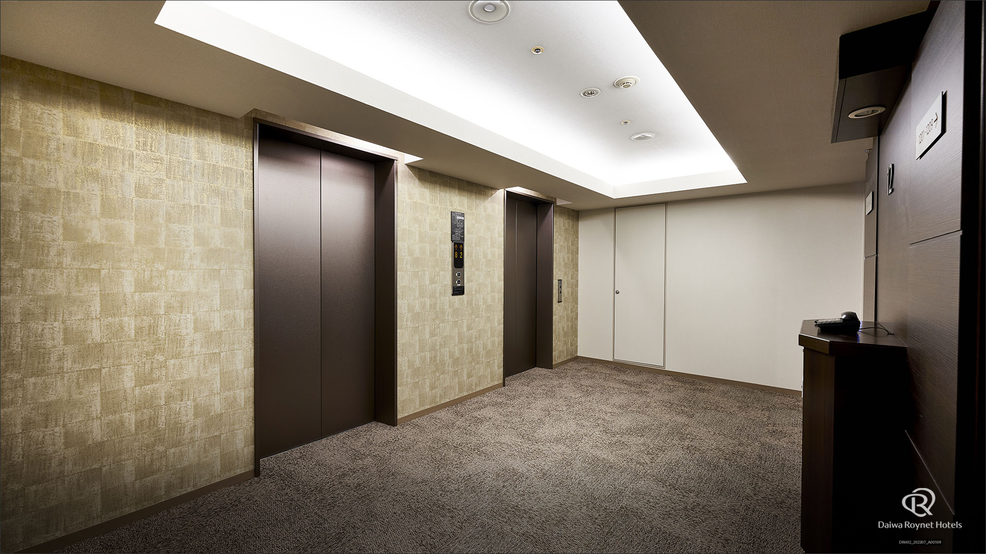 【エレベーターホール】