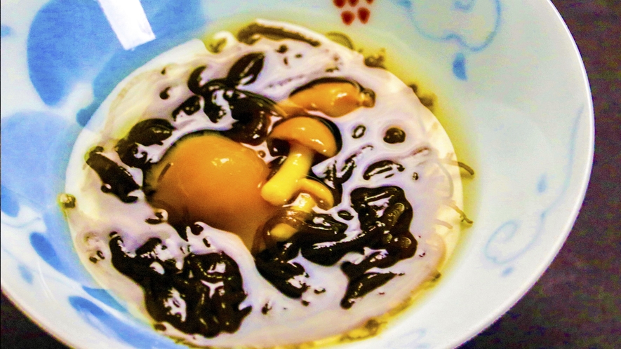 信州黄金軍鶏お料理（例）水雲【もずく】となめこの酢の物