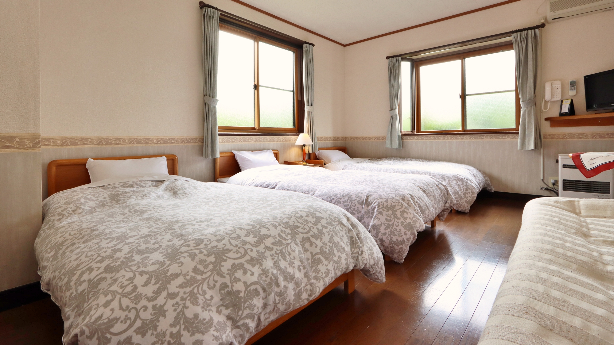 客室-洋室トリプルルーム