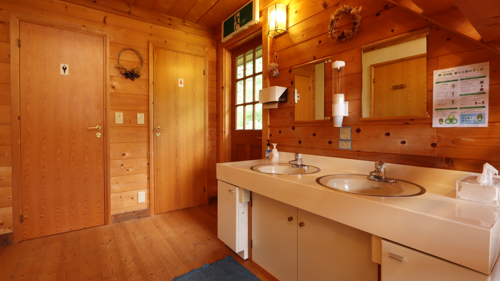 離れのログハウス