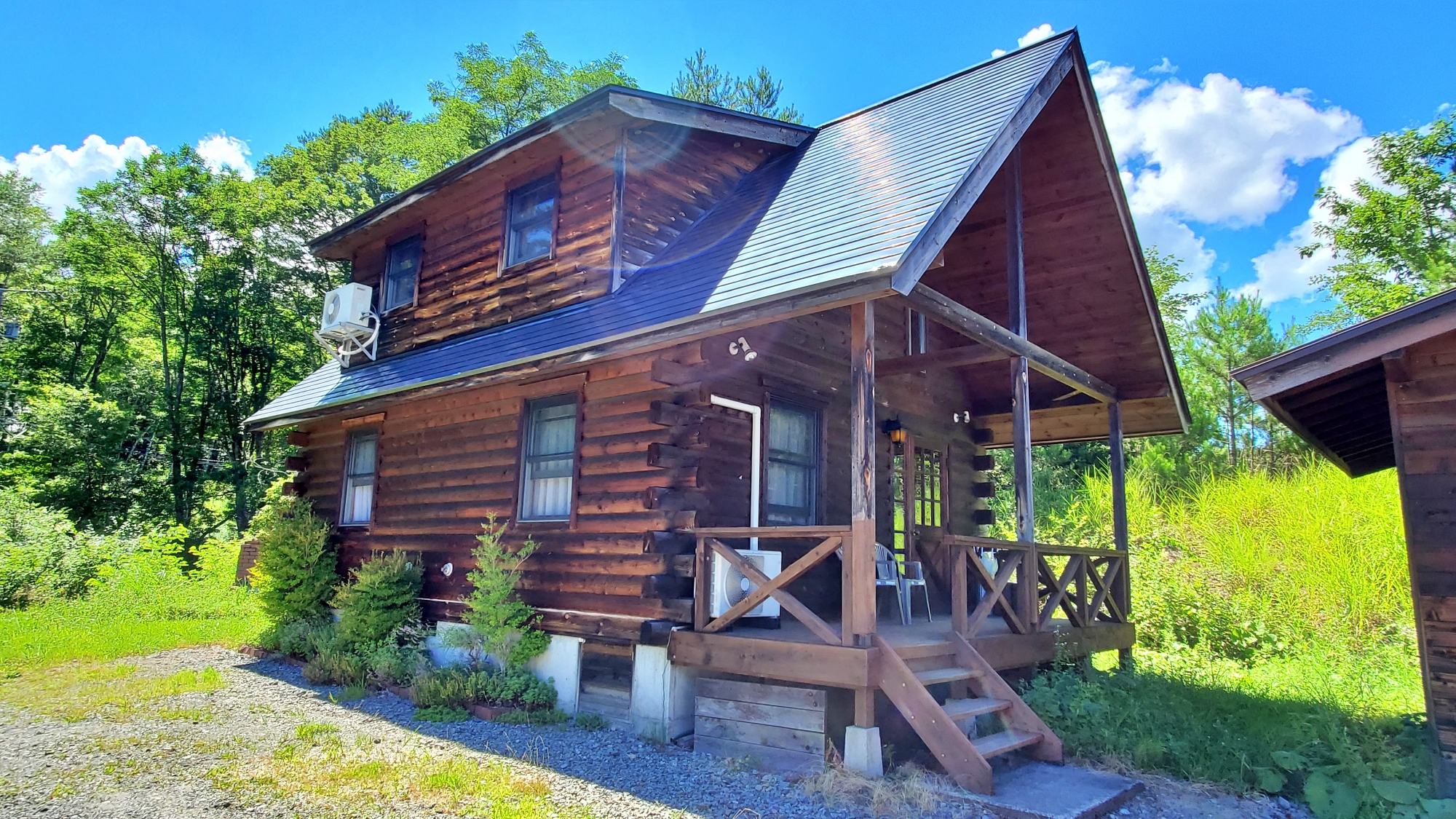 離れのログハウス