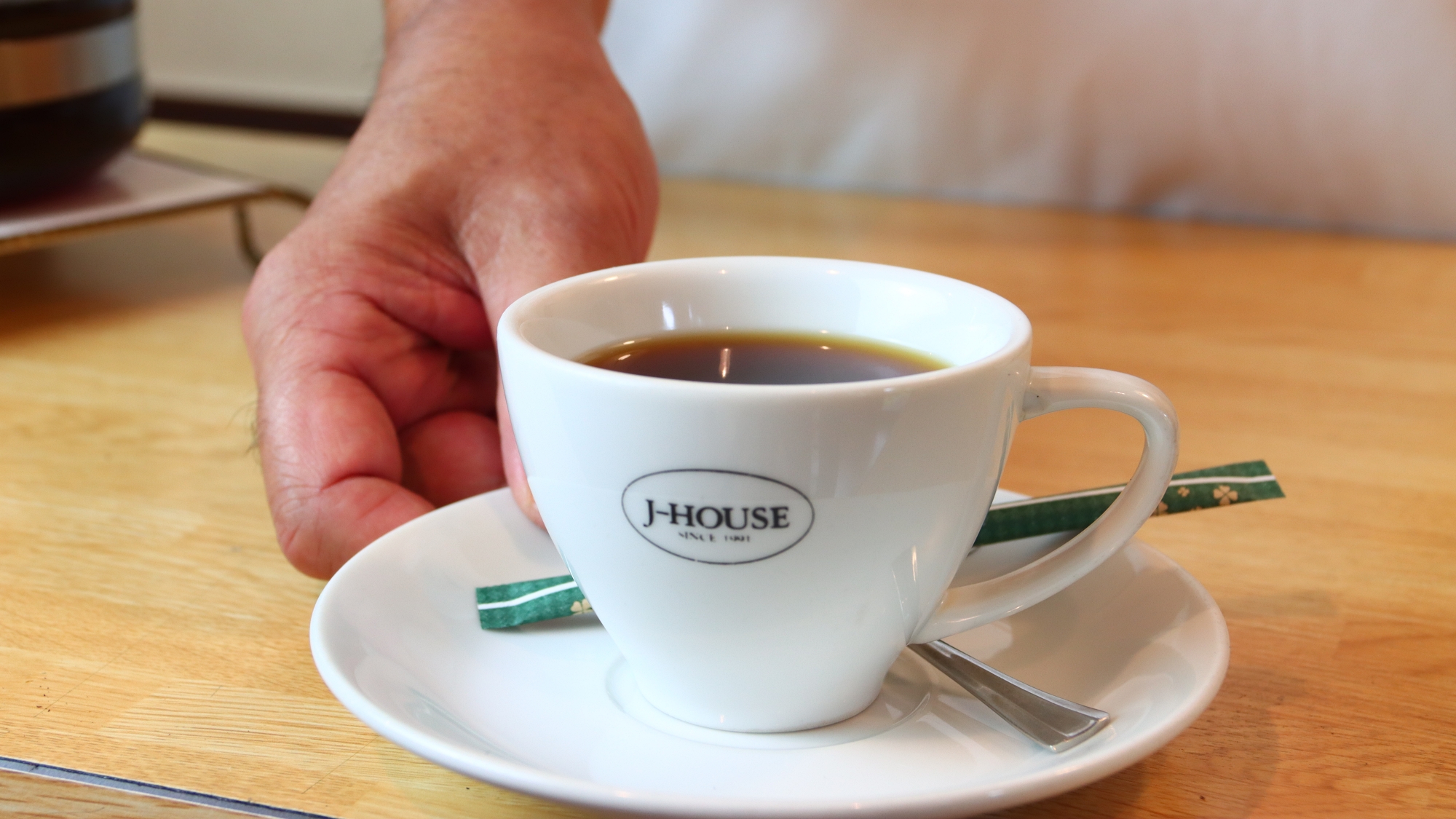 スタッフ-珈琲へのこだわり。オーナーがドリップで淹れる一杯